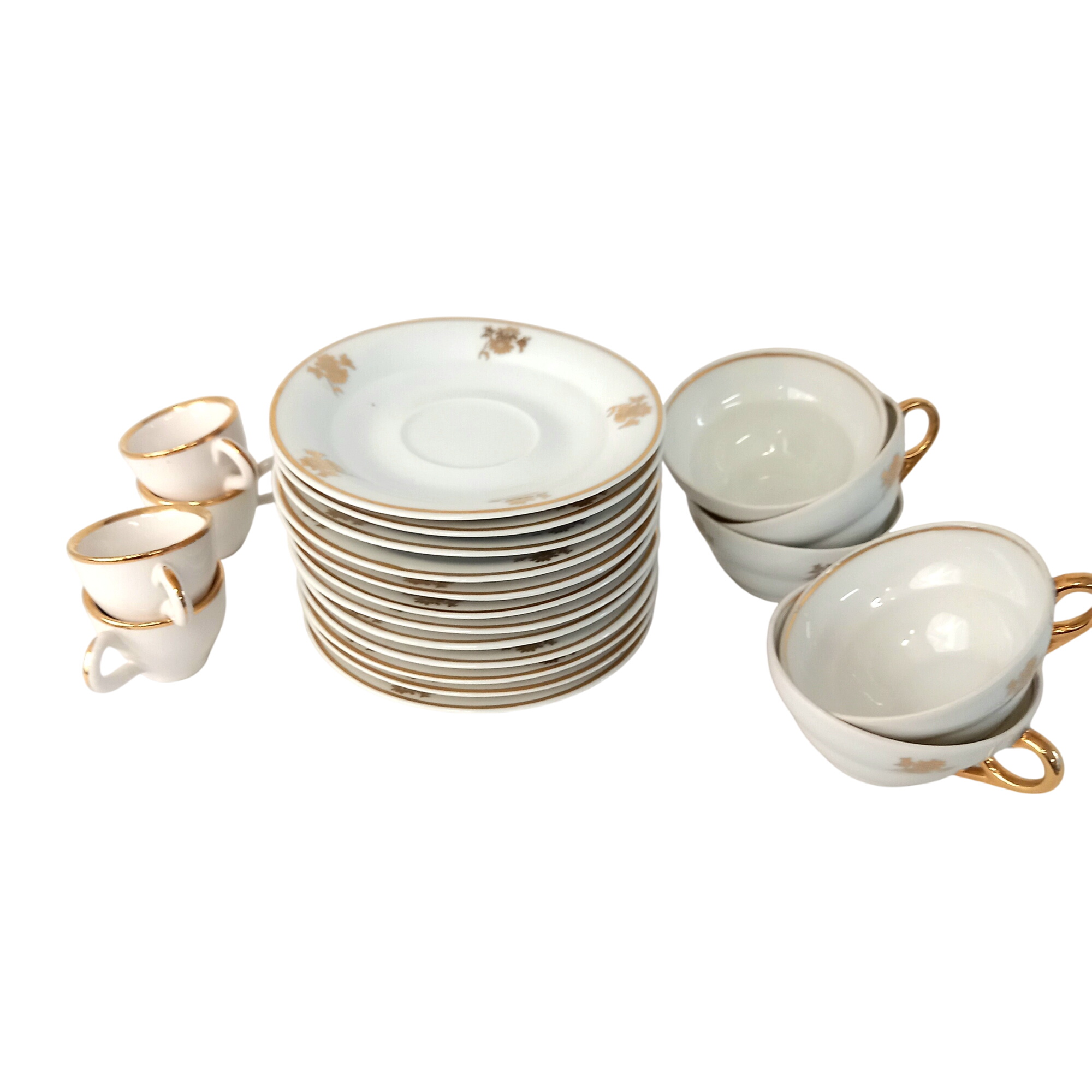Acheter Lot divers service à café en Porcelaine SIP - 12 sous tasses, 5 tasses et 4 tasses à liqueur Bon état - 25,00 € Lot divers service à café en Porcelaine SIP - 12 sous tasses, 5 tasses et 4 tasses à liqueur Bon état reconditionné disponible sur Label Emmaüs