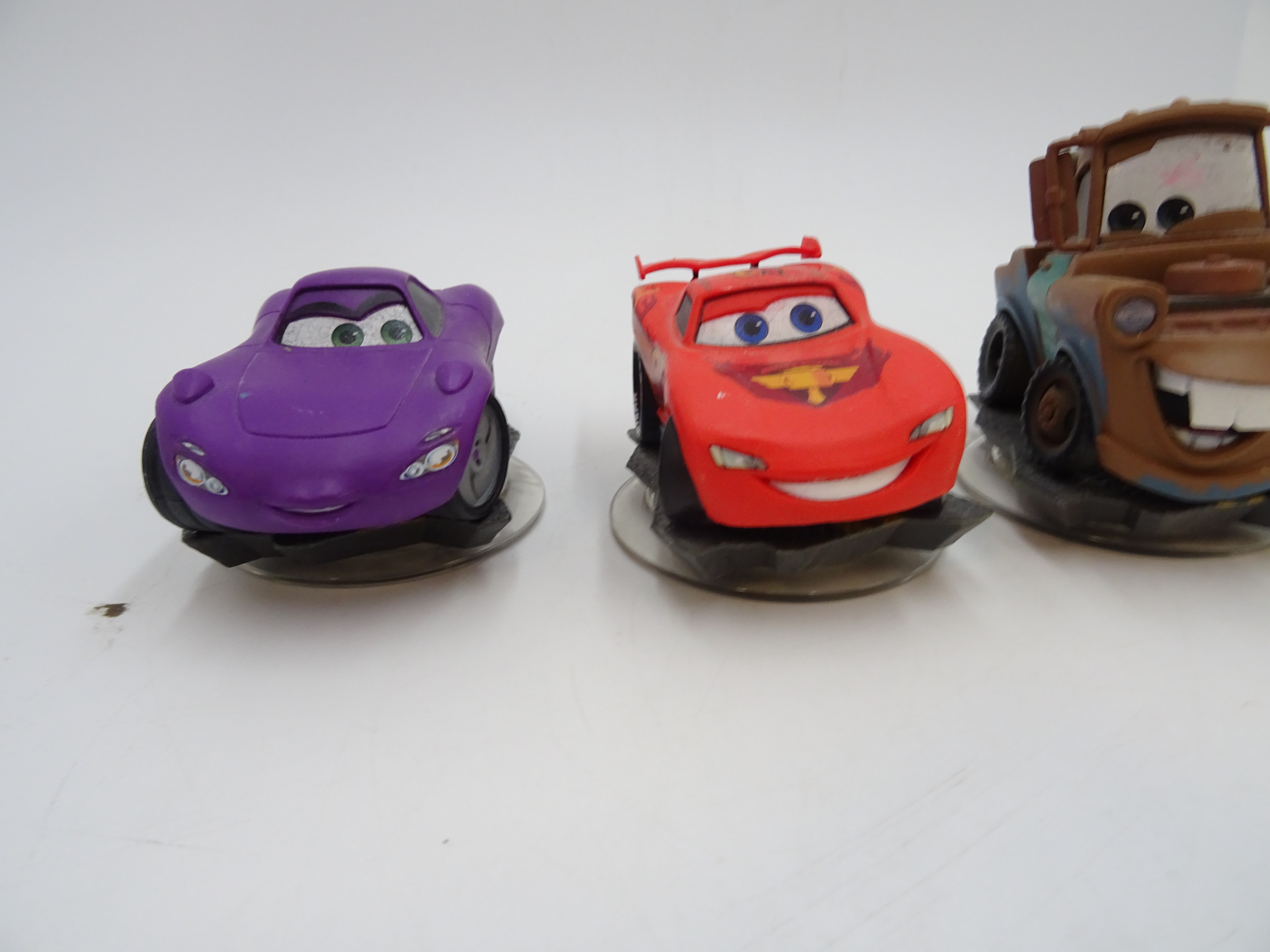 Voir photo 4 de Lot figurine Disney Infinty CARS. Lot figurine Disney Infinty CARS. Bon état reconditionné photo 4