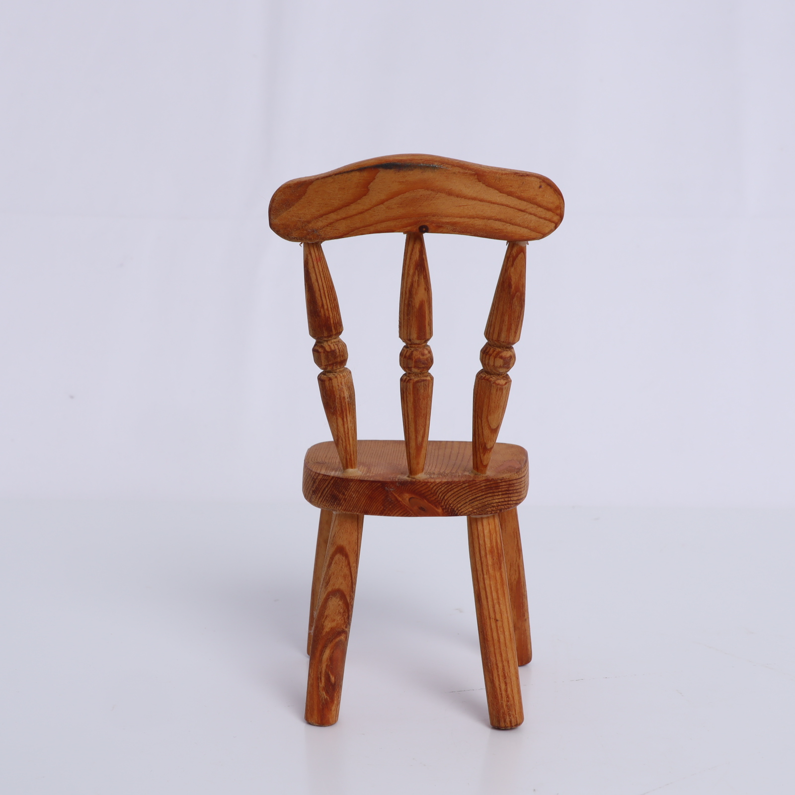 Voir photo 12 de Lot mobilier miniature : Buffet, Table et 3 Chaises Lot mobilier miniature : Buffet, Table et 3 Chaises Bon état reconditionné photo 12
