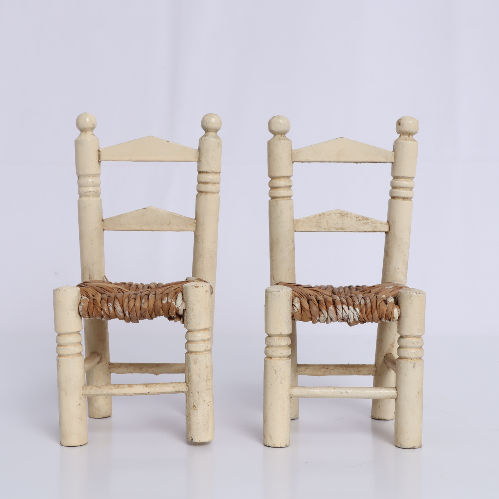 Voir photo 18 de Lot mobilier miniature : Buffet, Table et 3 Chaises Lot mobilier miniature : Buffet, Table et 3 Chaises Bon état reconditionné photo 18