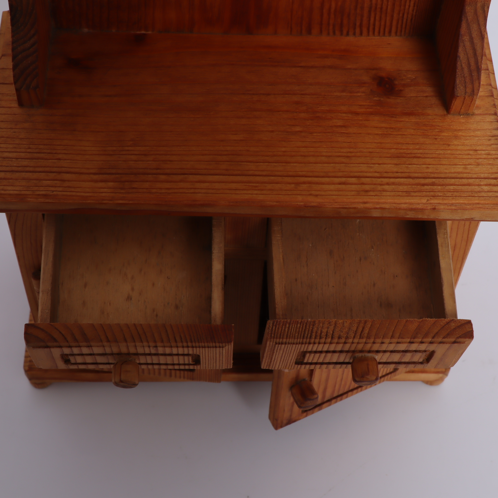 Voir photo 7 de Lot mobilier miniature : Buffet, Table et 3 Chaises Lot mobilier miniature : Buffet, Table et 3 Chaises Bon état reconditionné photo 7