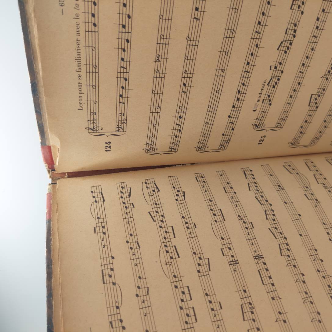 Voir photo 11 de LOT MUSIQUE 3 ouvrages : Schubert Intende voci - Chopin Mazurkas - Le solfège de Rodolphe LOT MUSIQUE 3 ouvrages : Schubert Intende voci - Chopin Mazurkas - Le solfège de Rodolphe État correct reconditionné photo 11
