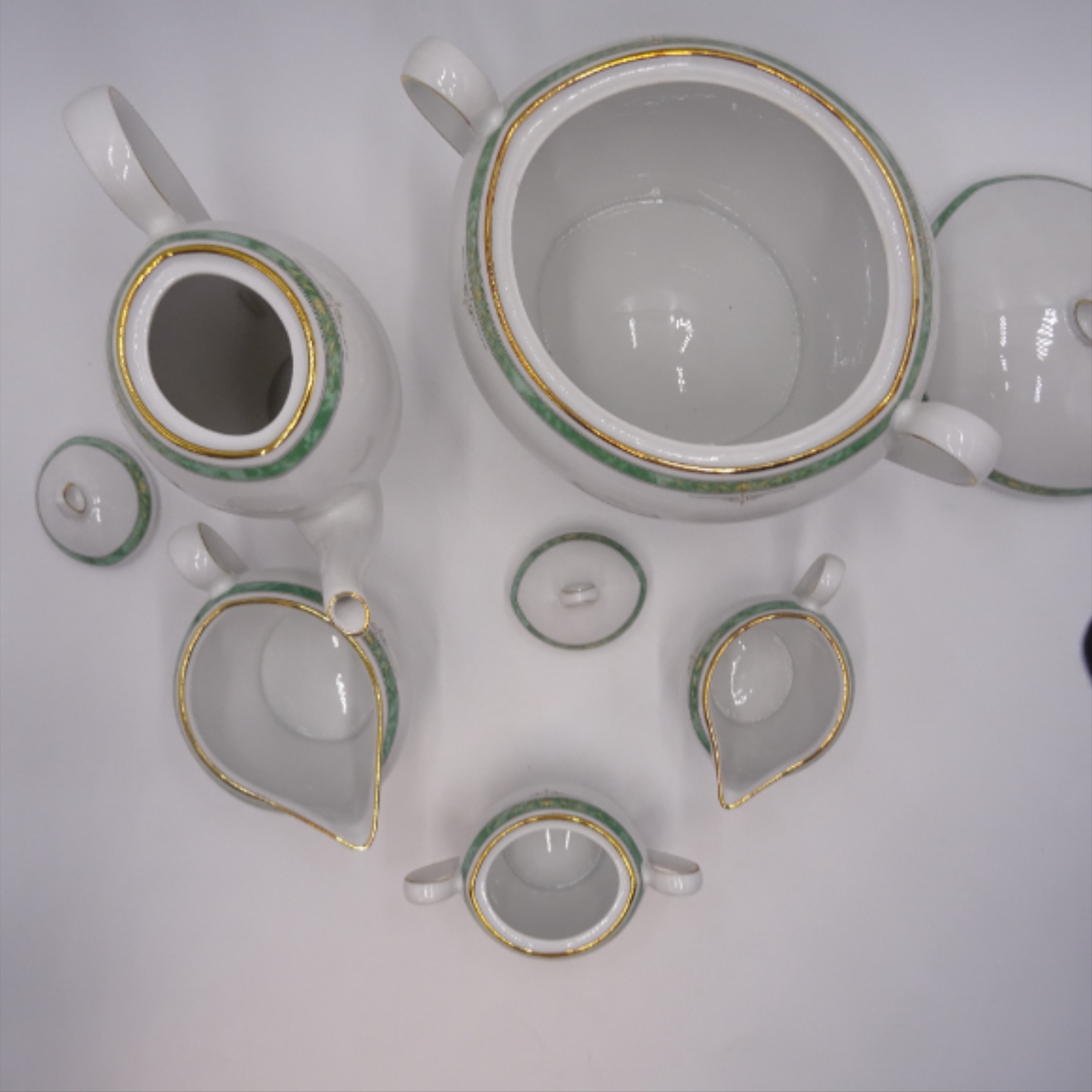 Voir photo 4 de Lot porcelaine allemande ESCHANBACH ( soupière, cafetière ,pot de crème, pot de lait et sucrier" Lot porcelaine allemande ESCHANBACH ( soupière, cafetière ,pot de crème, pot de lait et sucrier" Bon état reconditionné photo 4