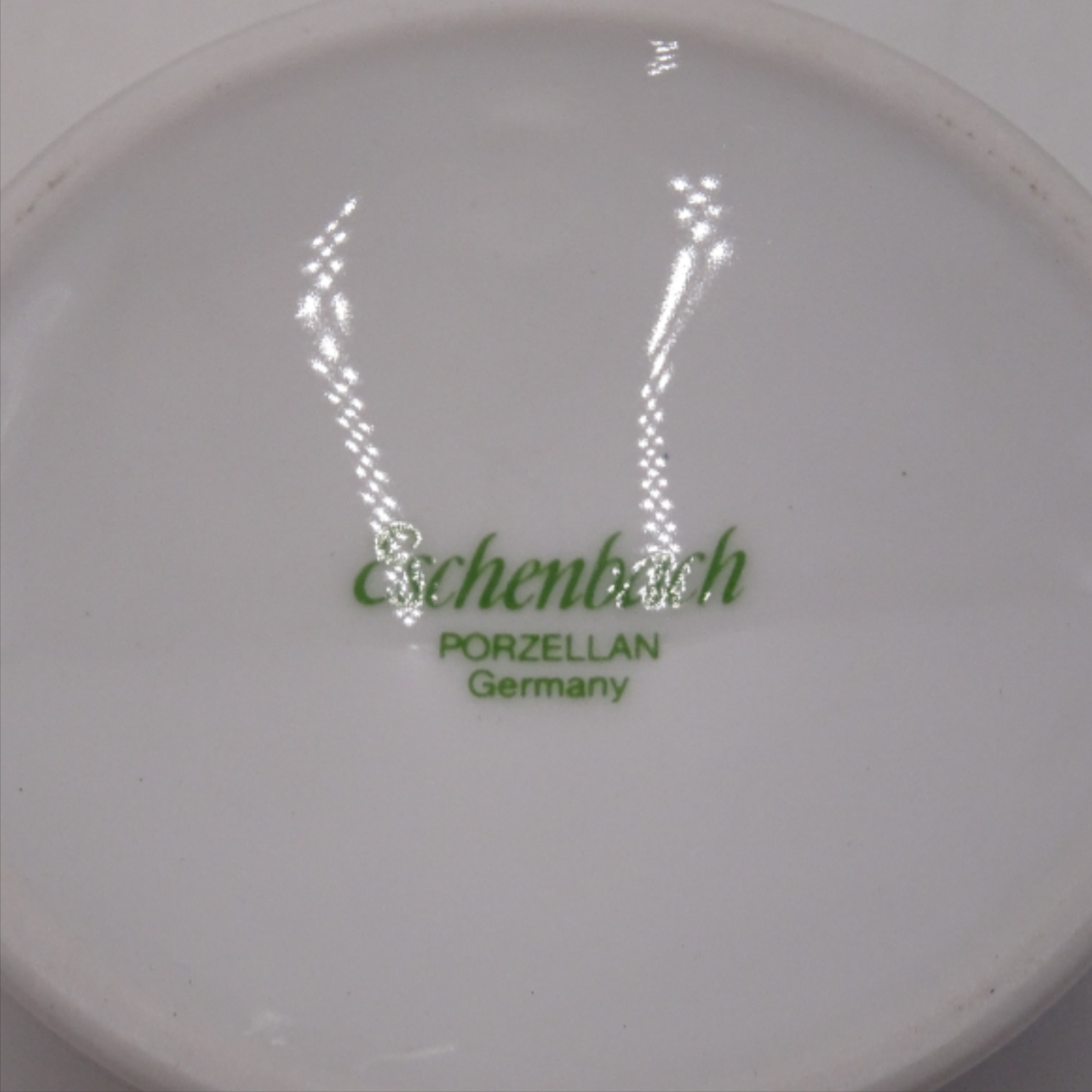 Voir photo 6 de Lot porcelaine allemande ESCHANBACH ( soupière, cafetière ,pot de crème, pot de lait et sucrier" Lot porcelaine allemande ESCHANBACH ( soupière, cafetière ,pot de crème, pot de lait et sucrier" Bon état reconditionné photo 6