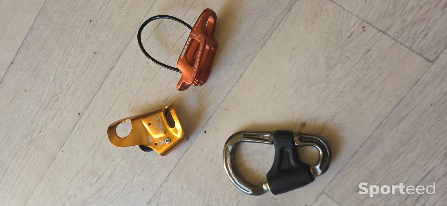lot reverso, antichute, mousqueton de sécurité  Comme neuf (c'est déjà la condition standard) Petzl reconditionné disponible sur Sporteed