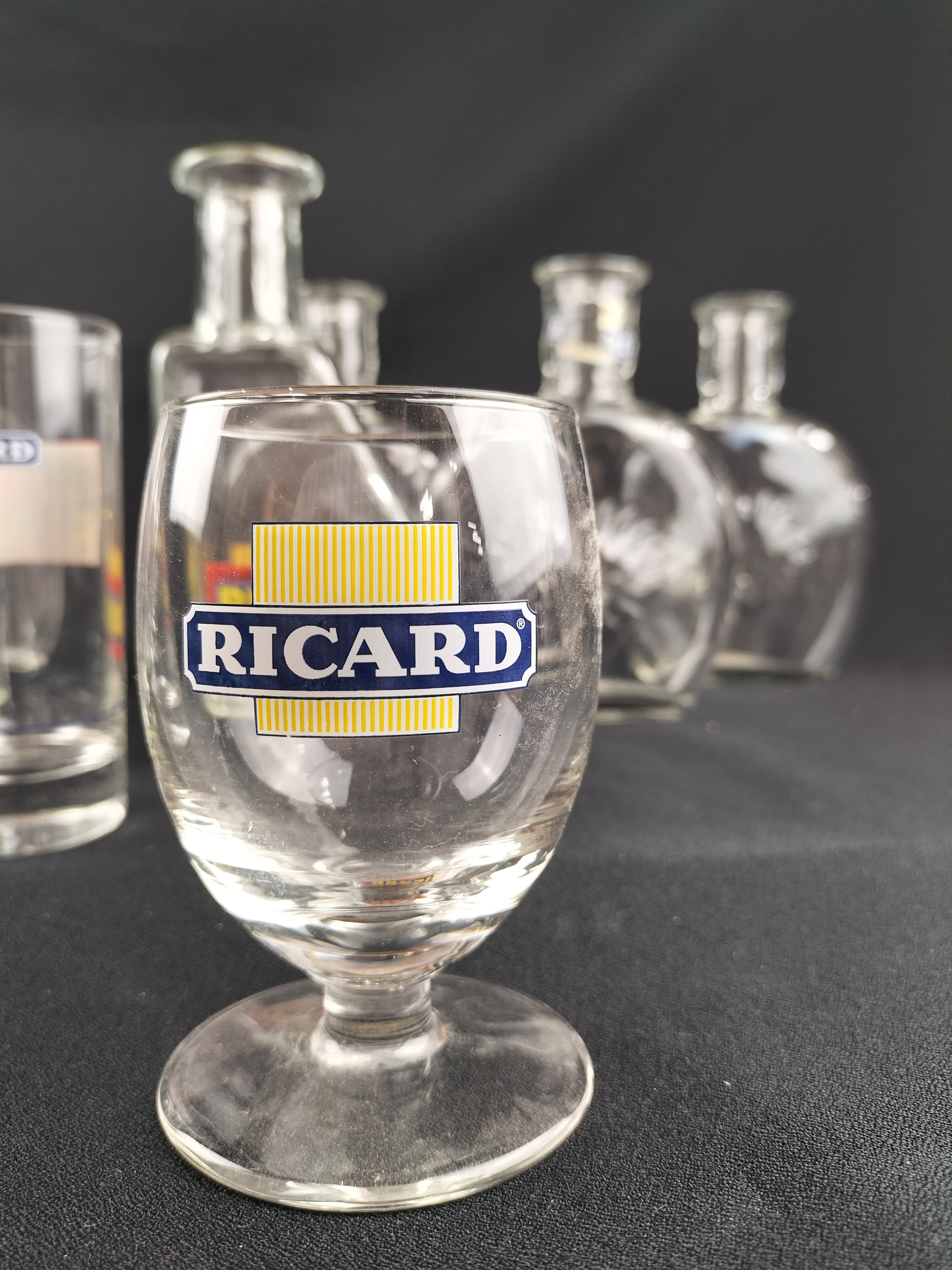 Voir photo 6 de 🔥 Lot Ricard Vintage Complet : 8 Carafes + 3 Verres + 4 Gobelets Offerts 🔥 🔥 Lot Ricard Vintage Complet : 8 Carafes + 3 Verres + 4 Gobelets Offerts 🔥 État correct reconditionné photo 6
