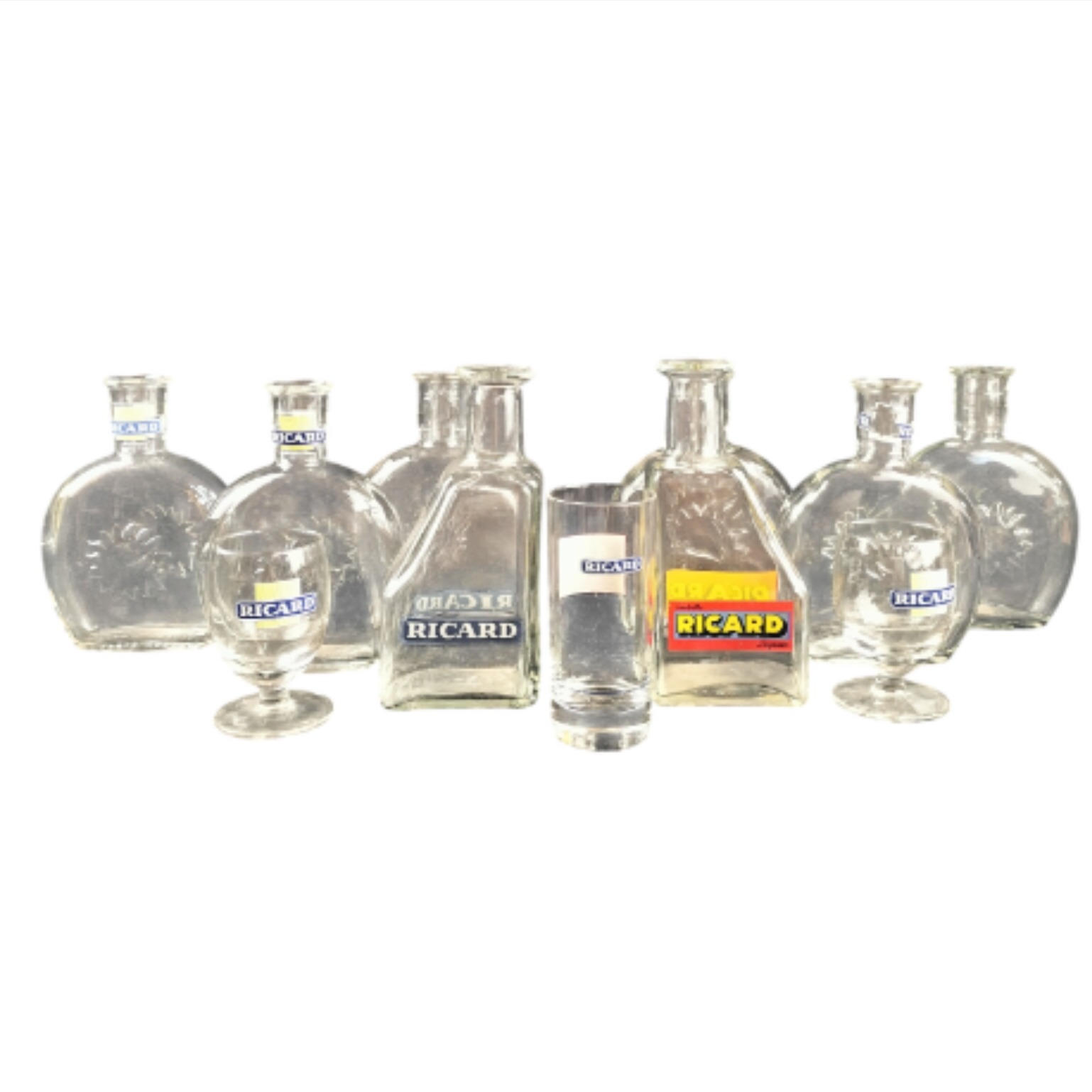 🔥 Lot Ricard Vintage Complet : 8 Carafes + 3 Verres + 4 Gobelets Offerts 🔥 État correct - 39,00 € 🔥 Lot Ricard Vintage Complet : 8 Carafes + 3 Verres + 4 Gobelets Offerts 🔥 État correct reconditionné disponible sur Label Emmaüs