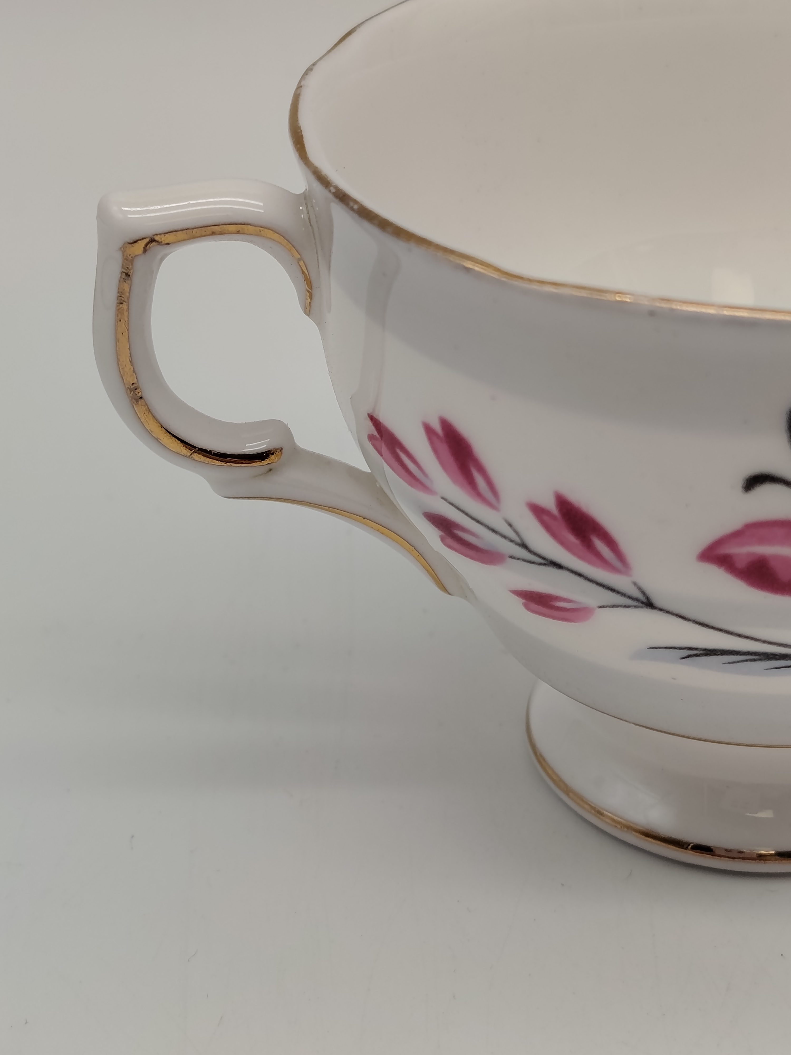 Voir photo 10 de Lot Service à thé en porcelaine anglaise 1950 - 1960 et Pichet en faïence de Quimper Lot Service à thé en porcelaine anglaise 1950 - 1960 et Pichet en faïence de Quimper reconditionné photo 10