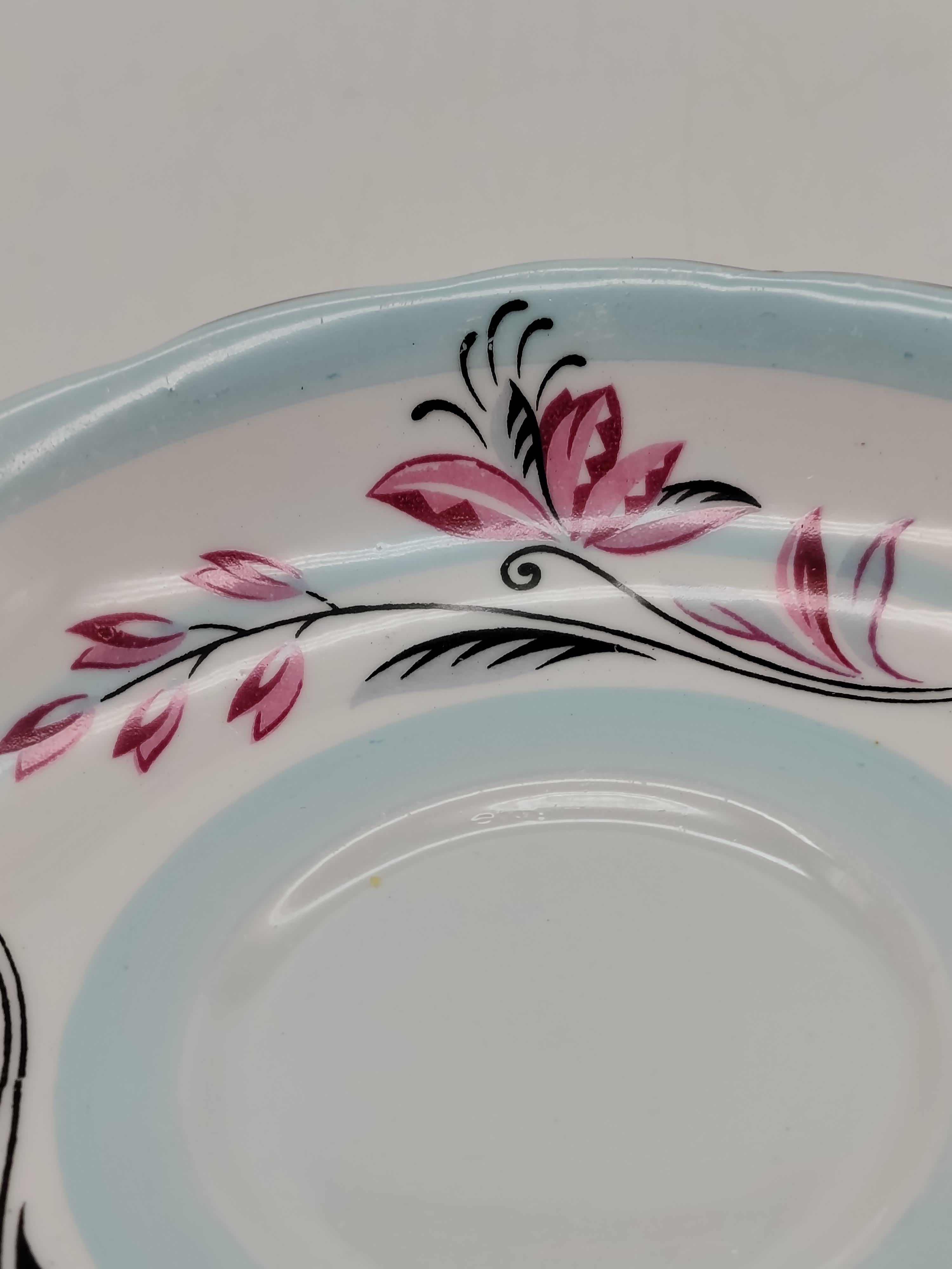 Voir photo 19 de Lot Service à thé en porcelaine anglaise 1950 - 1960 et Pichet en faïence de Quimper Lot Service à thé en porcelaine anglaise 1950 - 1960 et Pichet en faïence de Quimper reconditionné photo 19