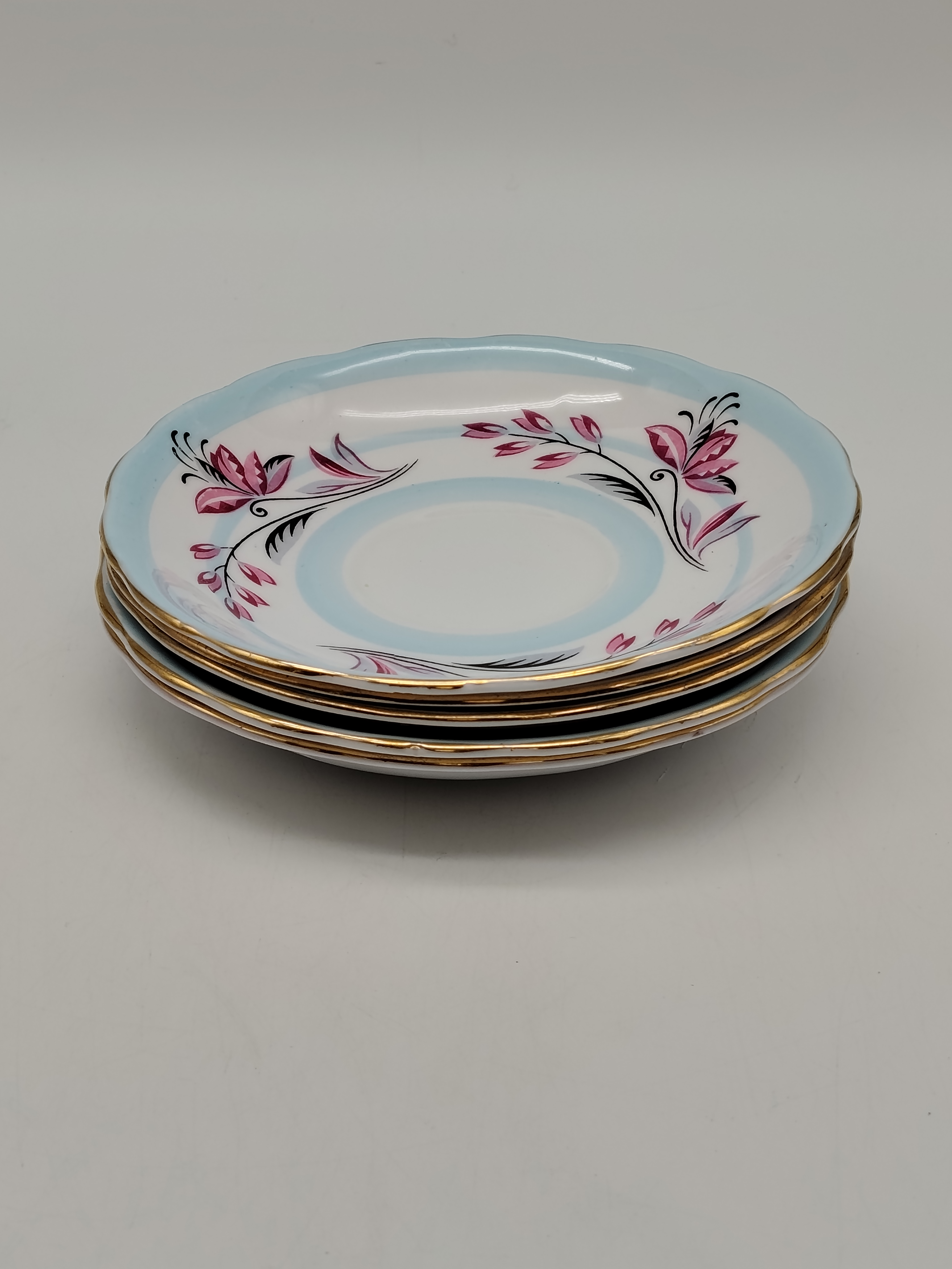 Voir photo 20 de Lot Service à thé en porcelaine anglaise 1950 - 1960 et Pichet en faïence de Quimper Lot Service à thé en porcelaine anglaise 1950 - 1960 et Pichet en faïence de Quimper reconditionné photo 20