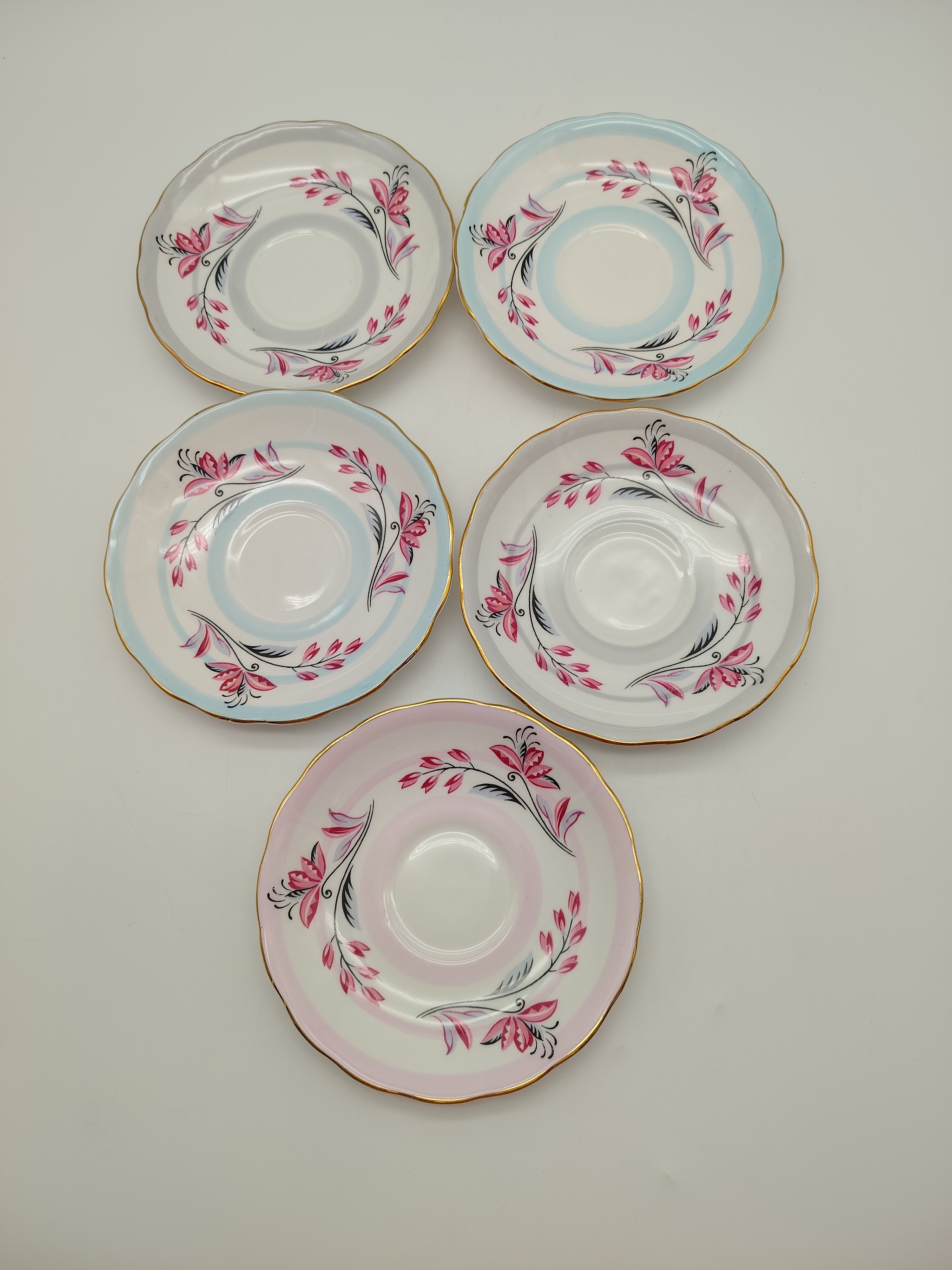 Voir photo 22 de Lot Service à thé en porcelaine anglaise 1950 - 1960 et Pichet en faïence de Quimper Lot Service à thé en porcelaine anglaise 1950 - 1960 et Pichet en faïence de Quimper reconditionné photo 22