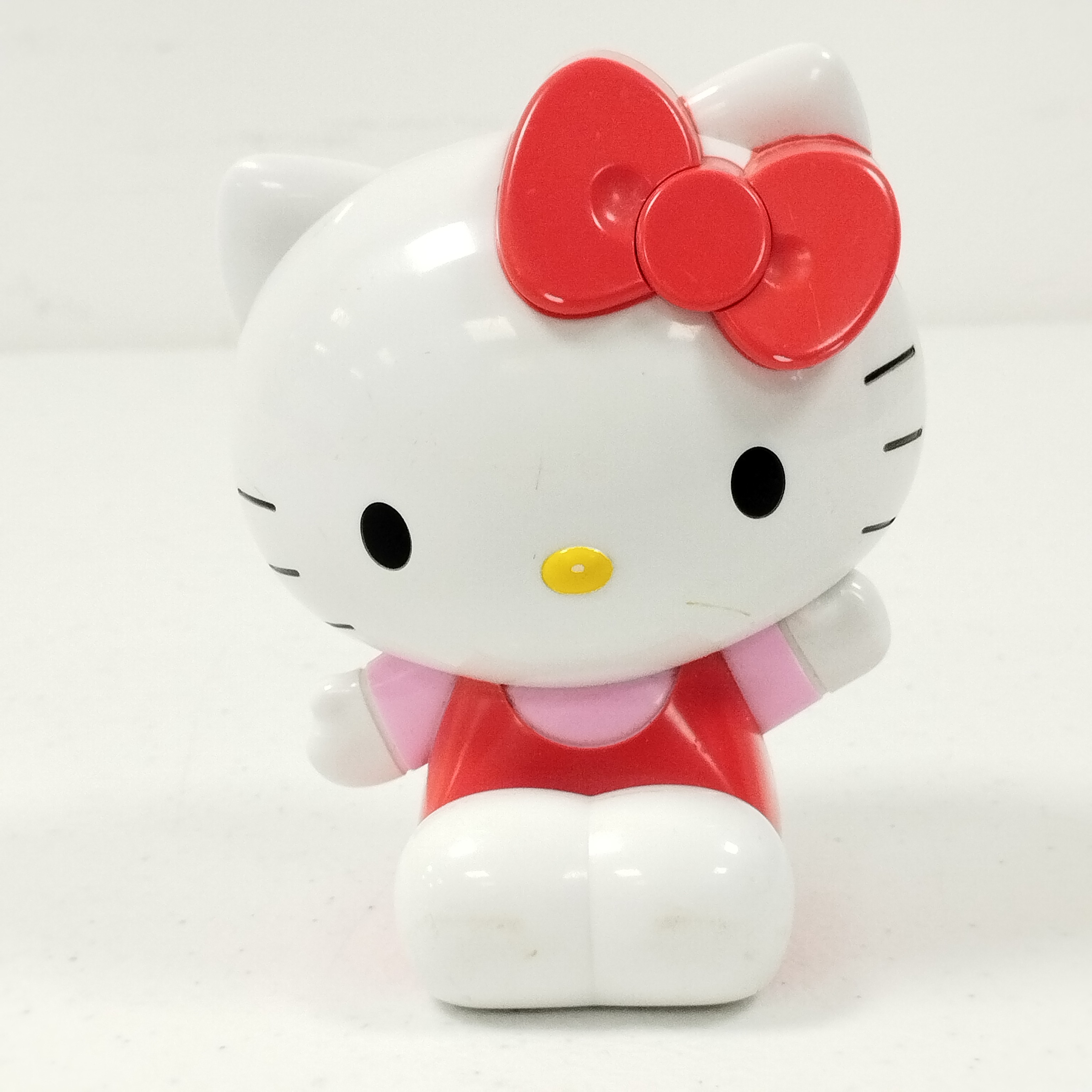 Voir photo 16 de Lot spécial Hello Kitty : 1 jeu de 54 cartes / 1 livre jeu / 10 figurines Lot spécial Hello Kitty : 1 jeu de 54 cartes / 1 livre jeu / 10 figurines reconditionné photo 16