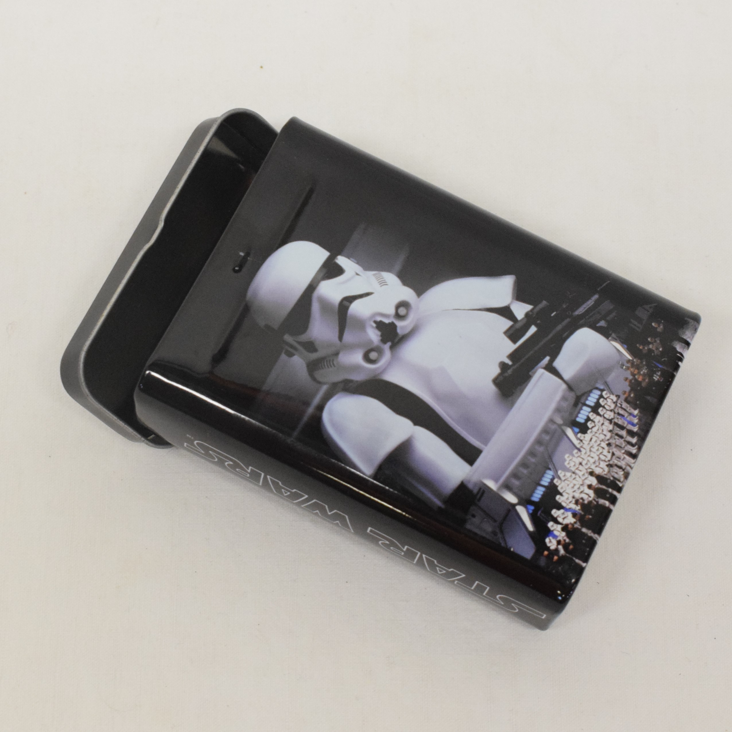Voir photo 4 de Lot Star War Destiny avec deux boites de 18 dés un étui de transport et 68 cartes de jeux Lot Star War Destiny avec deux boites de 18 dés un étui de transport et 68 cartes de jeux État correct reconditionné photo 4