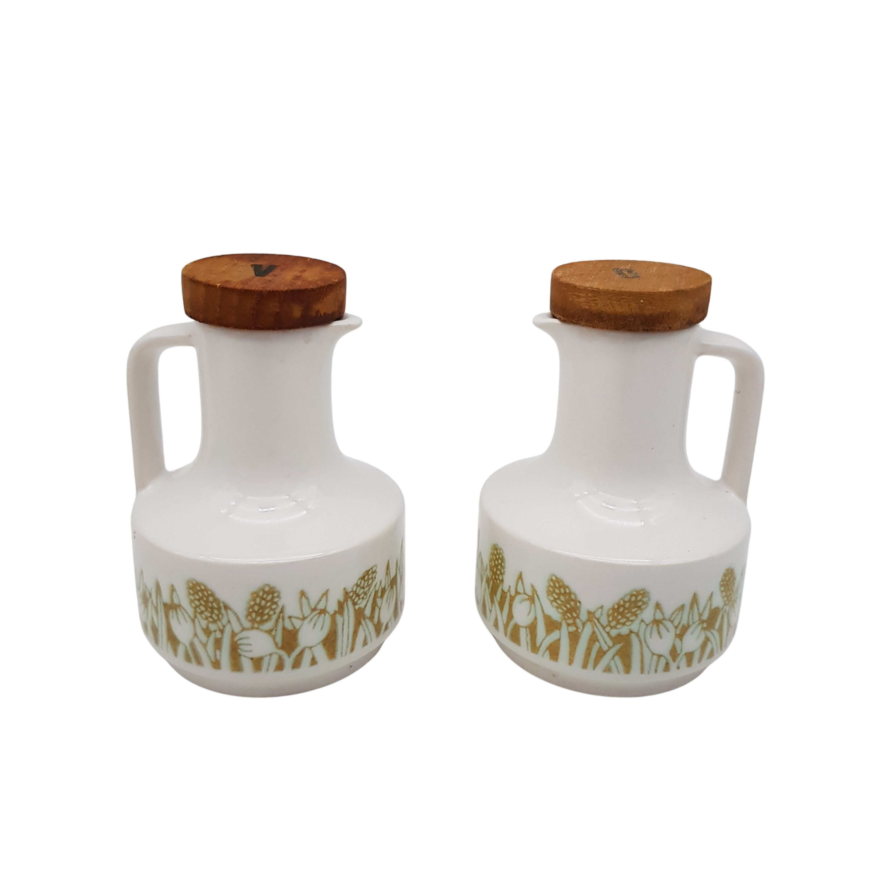 Acheter Lots de 2 pichets à huile et vinaigre en porcelaine Hornse A England. Décoration florale - 10,00 € Lots de 2 pichets à huile et vinaigre en porcelaine Hornse A England. Décoration florale reconditionné disponible sur Label Emmaüs