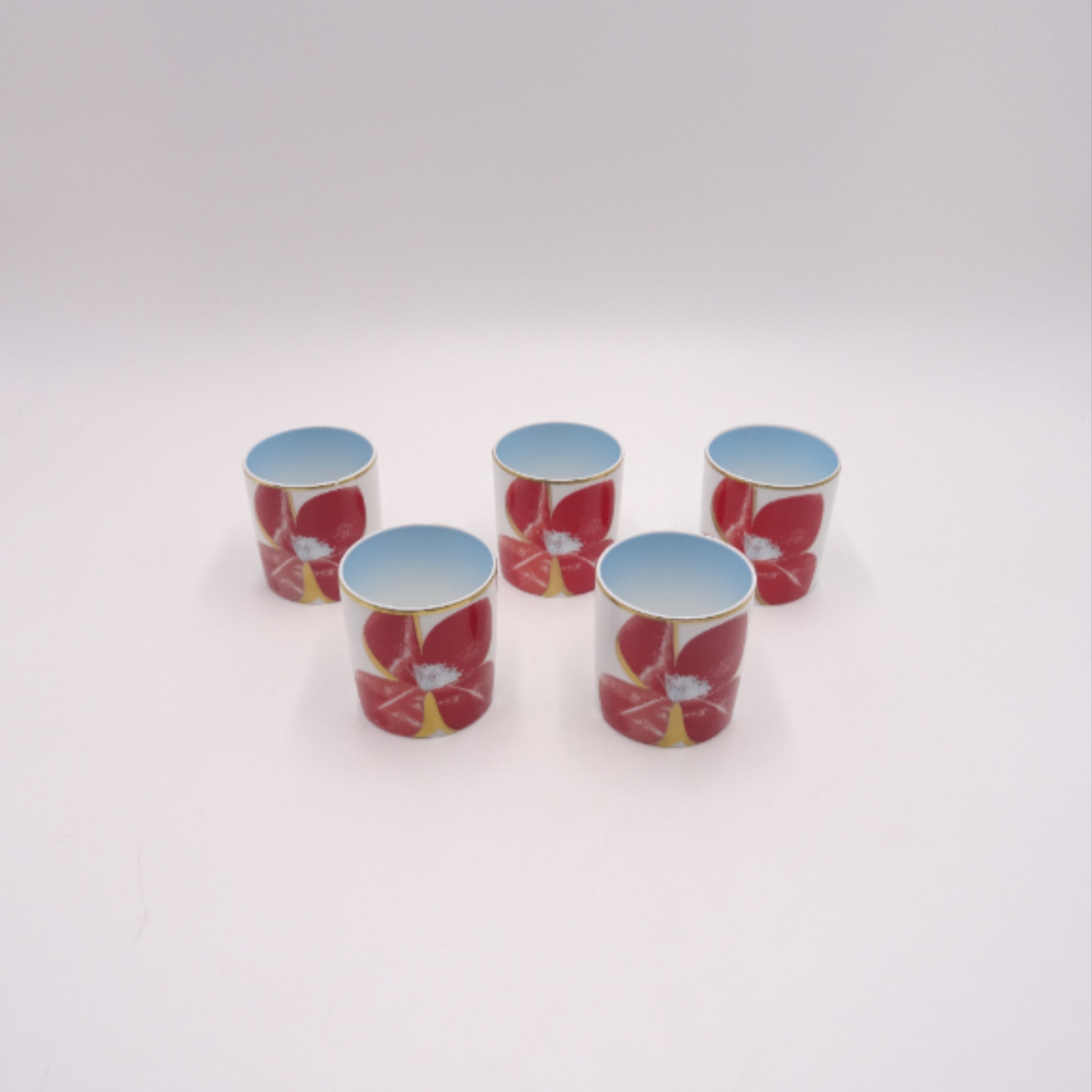Voir photo 3 de Lots de 5 tasses à café signé " PARTY PAR CHRISTIAN LACROIX ART DE LA TABLE " Lots de 5 tasses à café signé " PARTY PAR CHRISTIAN LACROIX ART DE LA TABLE " Bon état reconditionné photo 3