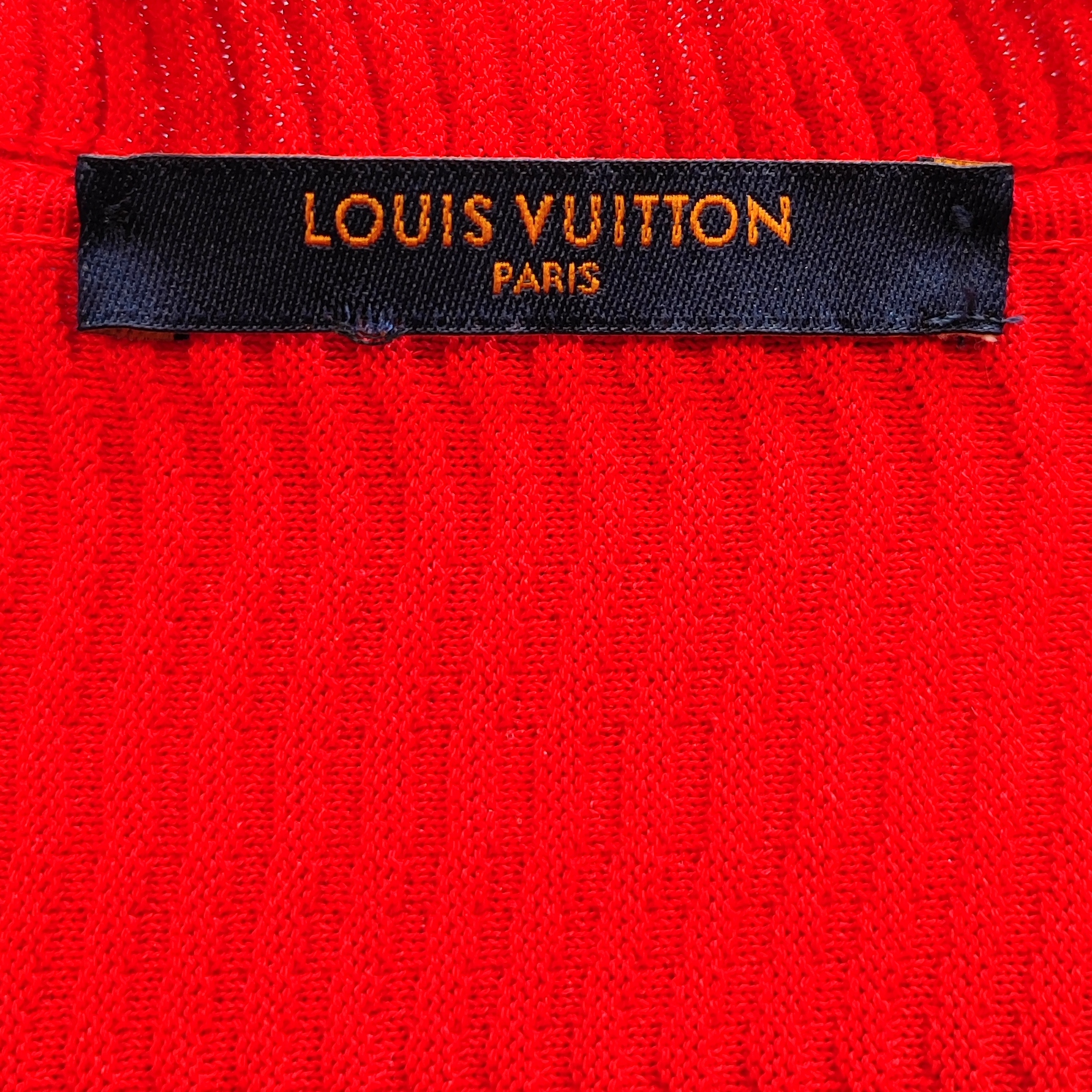 Voir photo 5 de LOUIS VUITTON - Magnifique Robe ajustée rouge en maille - 36/38 - Femme LOUIS VUITTON - Magnifique Robe ajustée rouge en maille - 36/38 - Femme Très bon état reconditionné photo 5