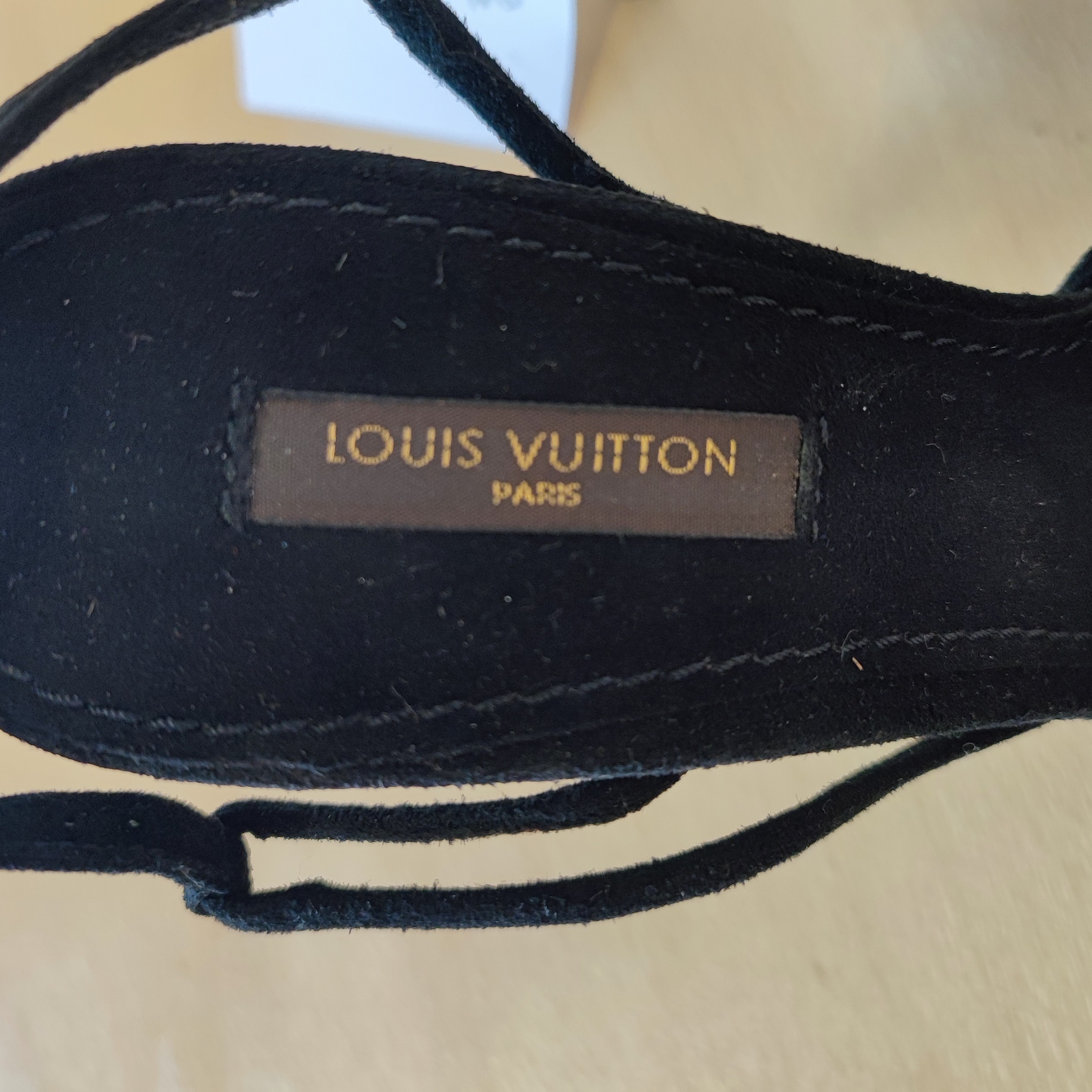 Voir photo 8 de ❤ LOUIS VUITTON - Souliers noirs en daim - 37 - Femme ❤ LOUIS VUITTON - Souliers noirs en daim - 37 - Femme Bon état reconditionné photo 8