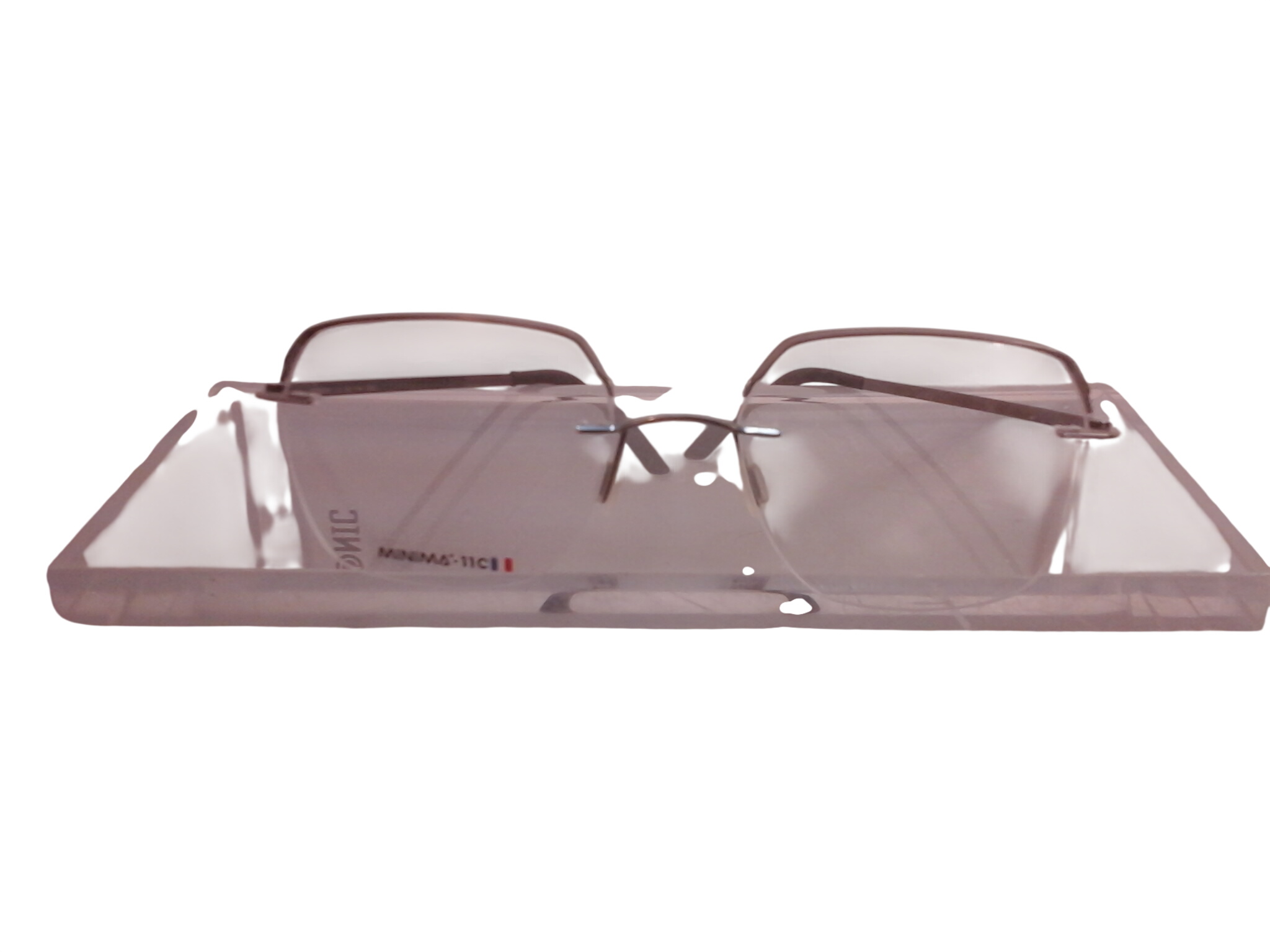 Lunette de vue marque MINIMA Parfait état - 12,50 € Lunette de vue marque MINIMA Parfait état reconditionné disponible sur Label Emmaüs