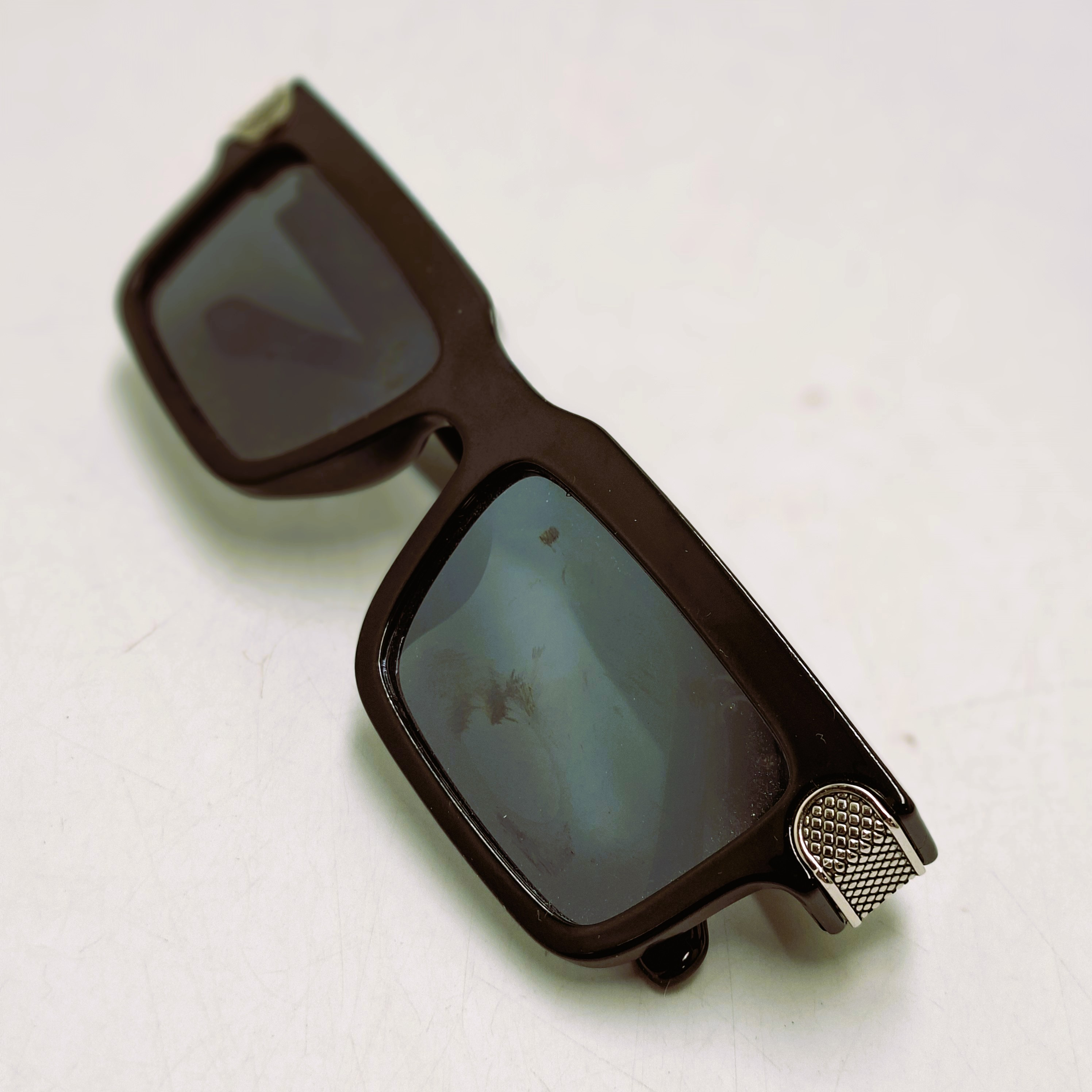 Voir photo 3 de Lunettes de soleil pour Dame, vintage, sans marque, référence S4011 - cat 3 Lunettes de soleil pour Dame, vintage, sans marque, référence S4011 - cat 3 Très bon état reconditionné photo 3
