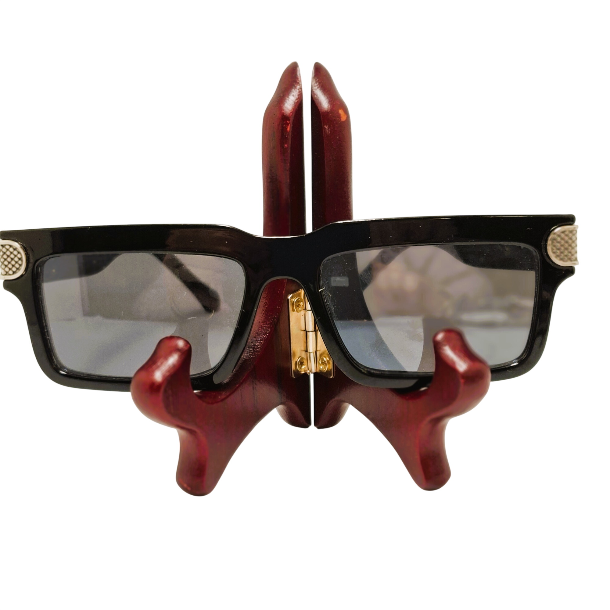 Lunettes de soleil pour Dame, vintage, sans marque, référence S4011 - cat 3 Très bon état - 13,00 € Lunettes de soleil pour Dame, vintage, sans marque, référence S4011 - cat 3 Très bon état reconditionné disponible sur Label Emmaüs