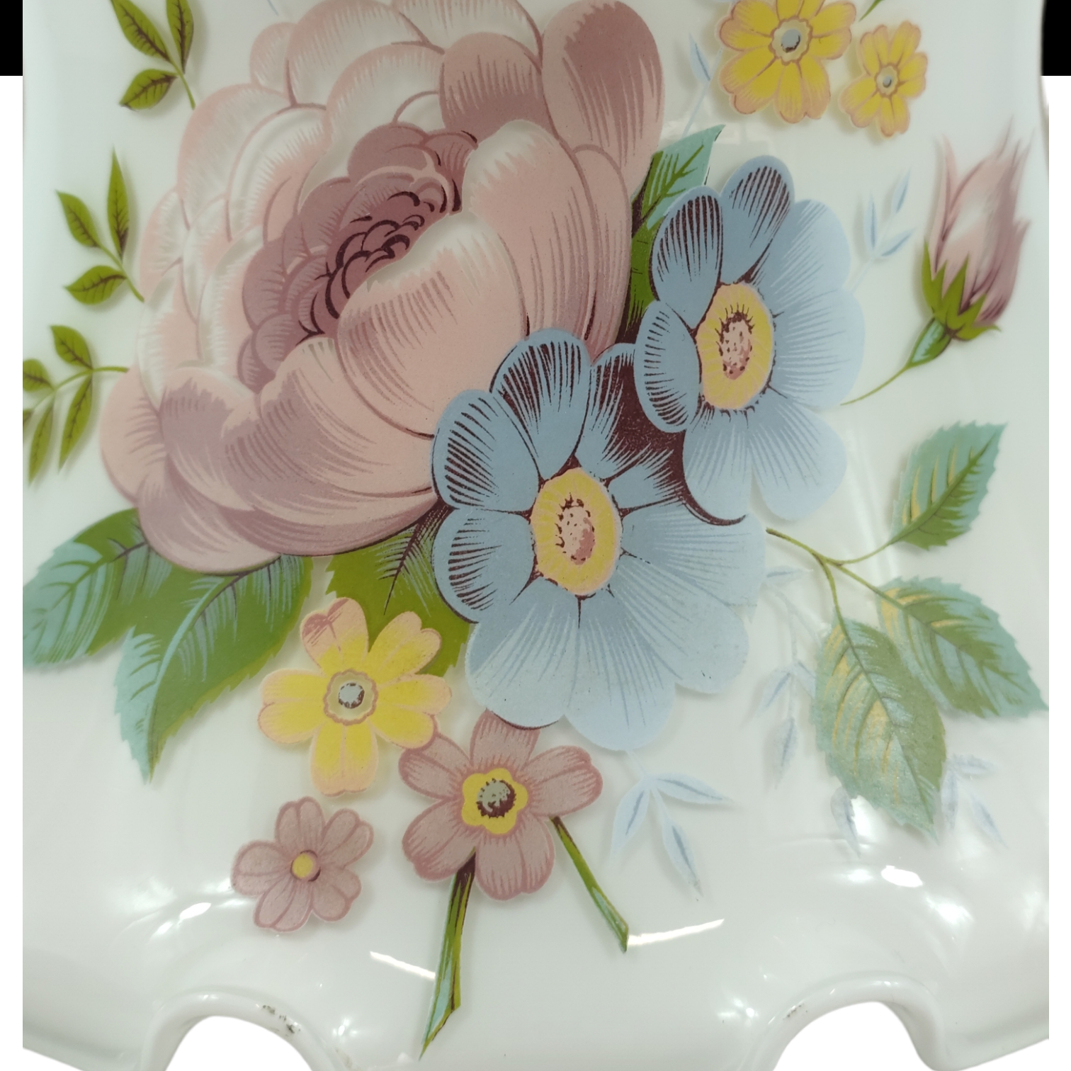 Voir photo 10 de Lustre abat-jour en opaline blanche fleurie - 21,5 cm Lustre abat-jour en opaline blanche fleurie - 21,5 cm Bon état reconditionné photo 10