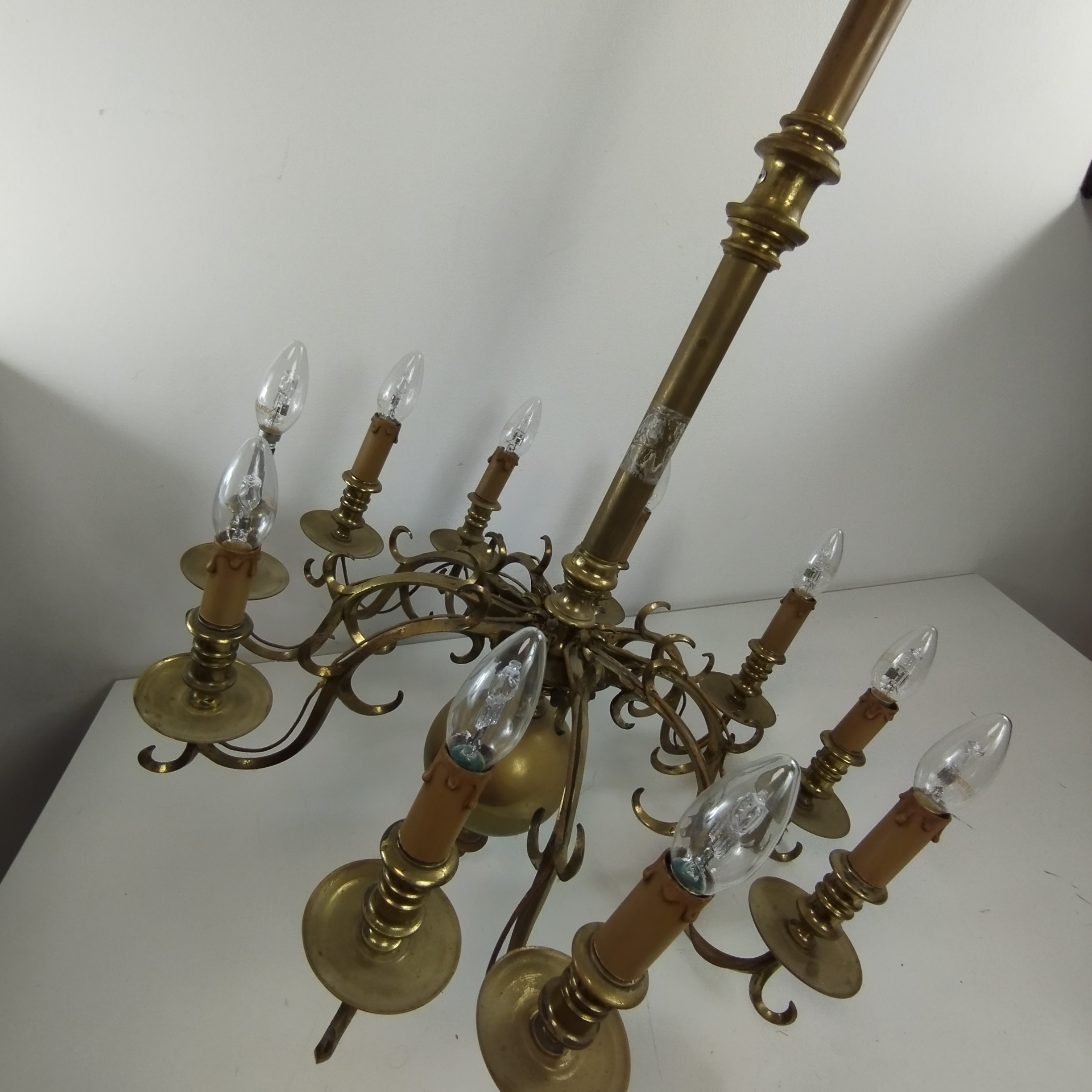 Voir photo 3 de Lustre en laiton, dix branches style hollandais Lustre en laiton, dix branches style hollandais Bon état reconditionné photo 3