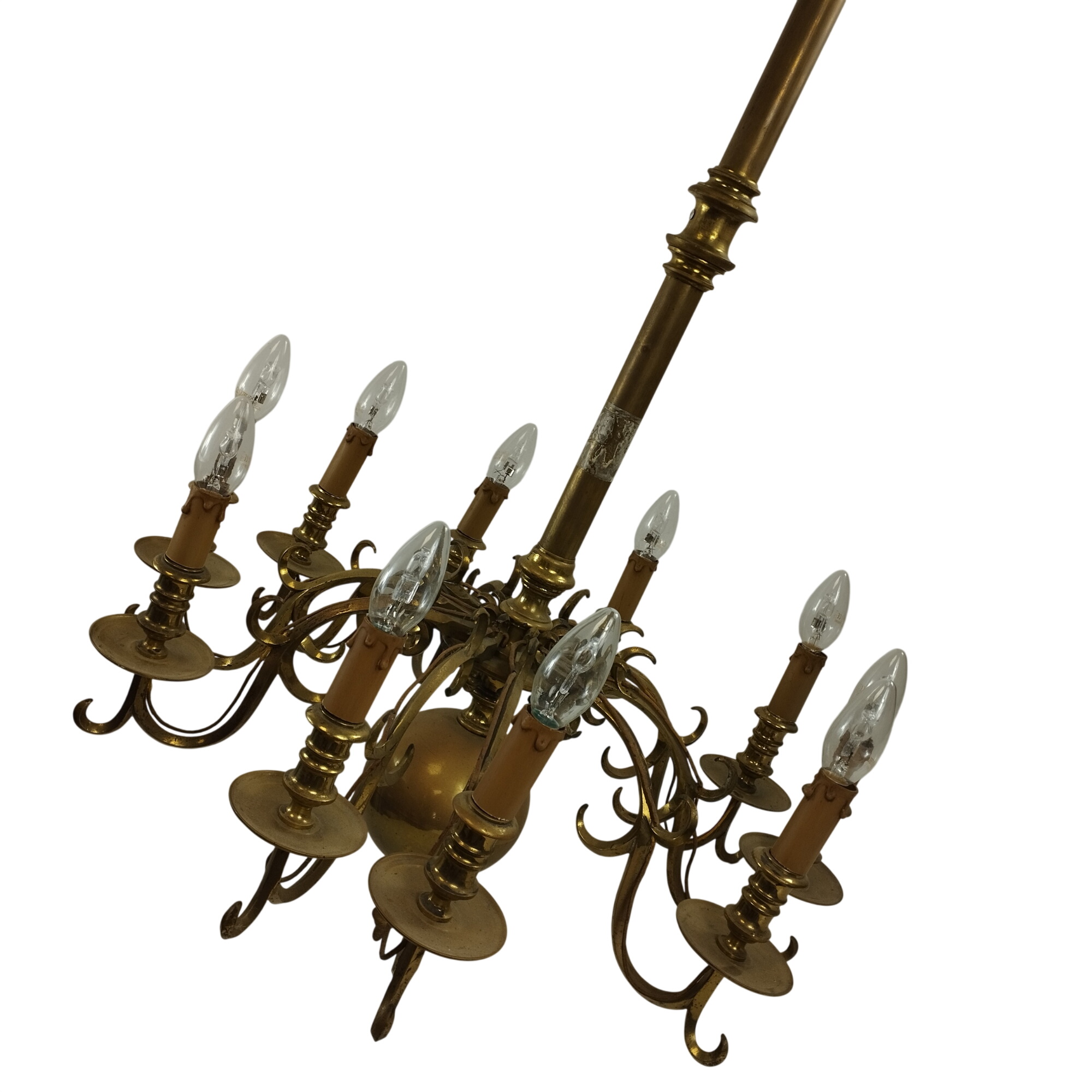 Lustre en laiton, dix branches style hollandais Bon état - 80,00 € Lustre en laiton, dix branches style hollandais Bon état reconditionné disponible sur Label Emmaüs