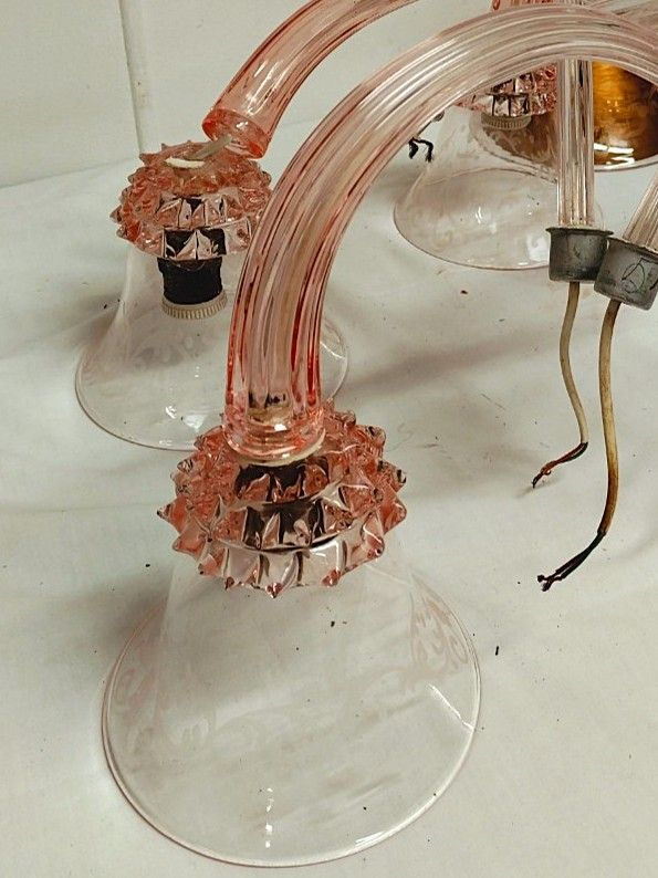 Voir photo 12 de Lustre en verre Murano rose gravé, Art Déco. Modèle tulipes et feuilles. Pièces détachées. Retrait en boutique Lustre en verre Murano rose gravé, Art Déco. Modèle tulipes et feuilles. Pièces détachées. Retrait en boutique Bon état reconditionné photo 12