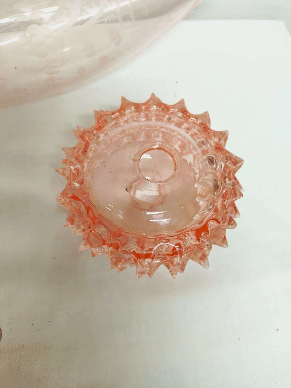 Voir photo 13 de Lustre en verre Murano rose gravé, Art Déco. Modèle tulipes et feuilles. Pièces détachées. Retrait en boutique Lustre en verre Murano rose gravé, Art Déco. Modèle tulipes et feuilles. Pièces détachées. Retrait en boutique Bon état reconditionné photo 13