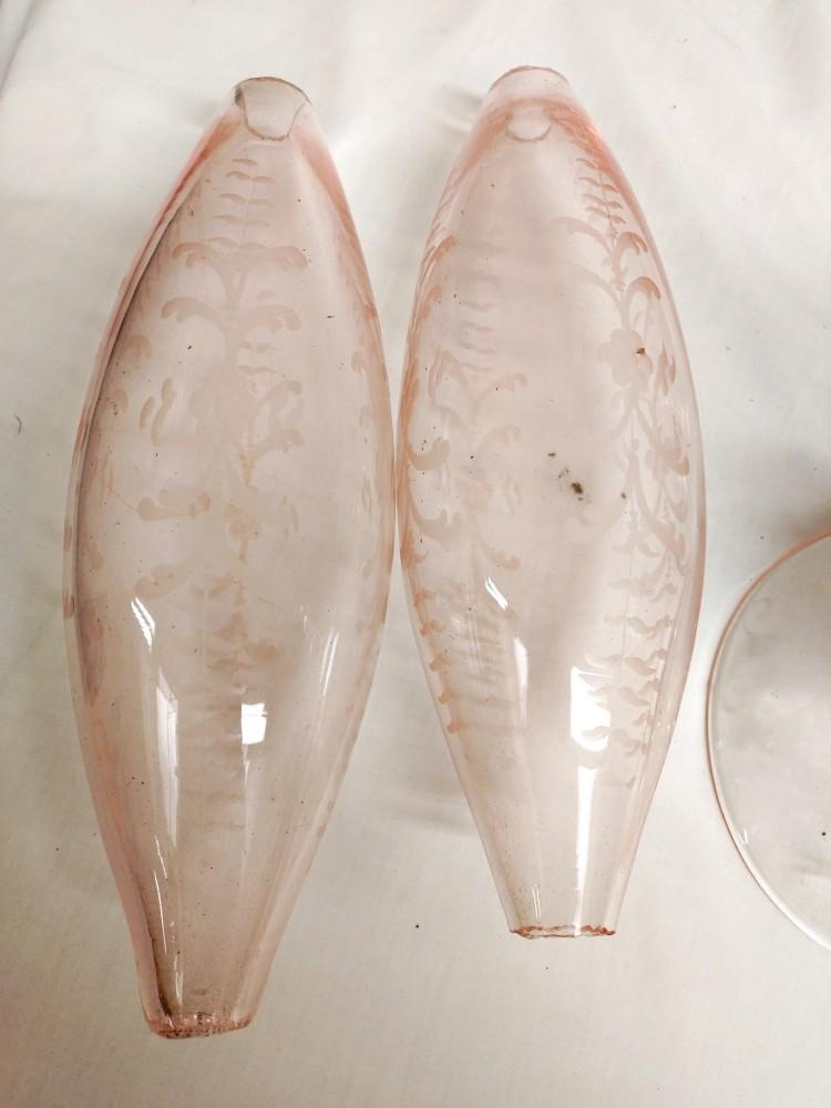 Voir photo 15 de Lustre en verre Murano rose gravé, Art Déco. Modèle tulipes et feuilles. Pièces détachées. Retrait en boutique Lustre en verre Murano rose gravé, Art Déco. Modèle tulipes et feuilles. Pièces détachées. Retrait en boutique Bon état reconditionné photo 15