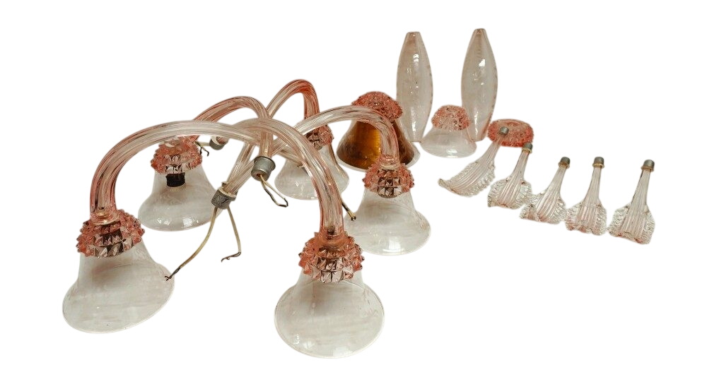 Lustre en verre Murano rose gravé, Art Déco. Modèle tulipes et feuilles. Pièces détachées. Retrait en boutique Bon état - 300,00 € Lustre en verre Murano rose gravé, Art Déco. Modèle tulipes et feuilles. Pièces détachées. Retrait en boutique Bon état reconditionné disponible sur Label Emmaüs