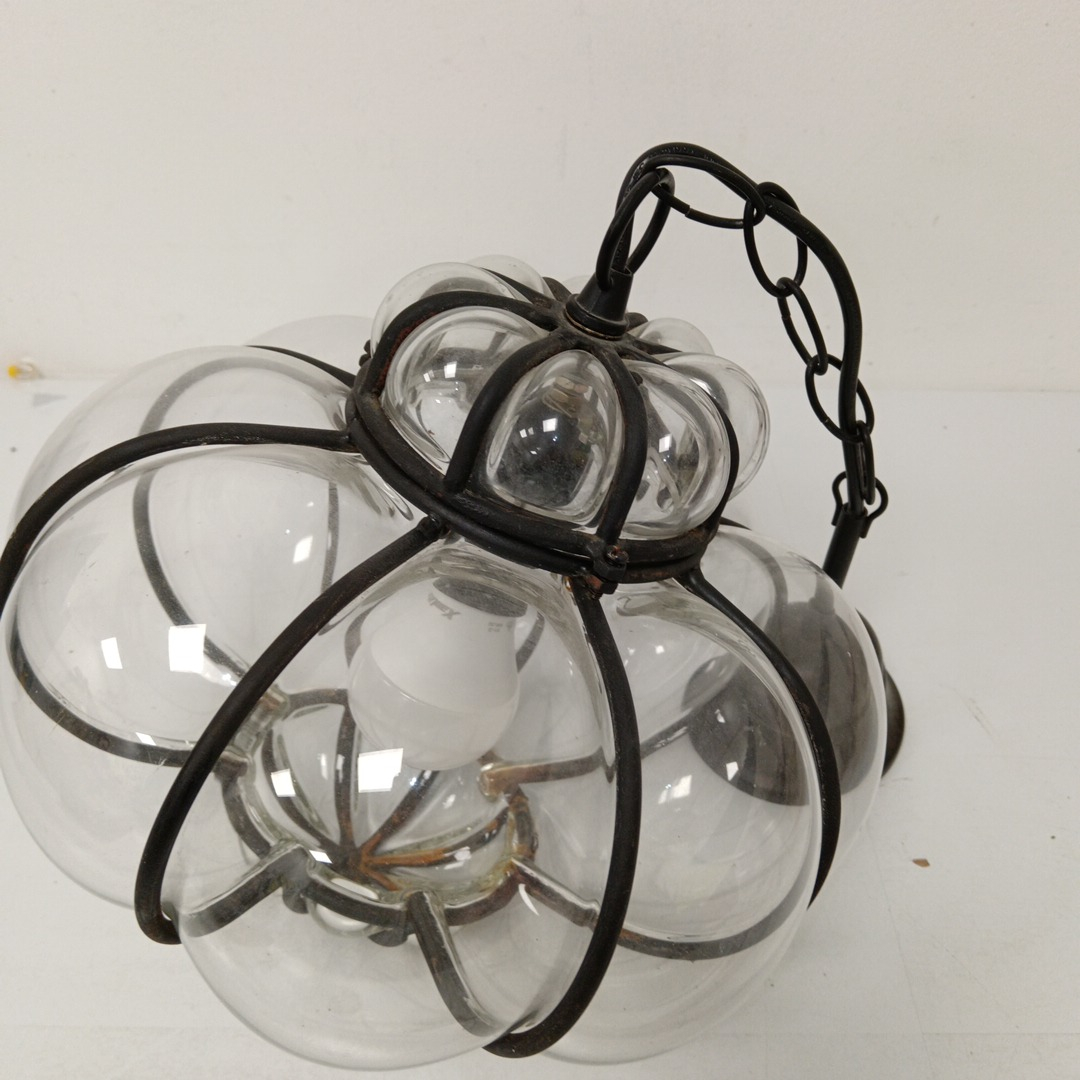 Voir photo 2 de Lustre en verre transparent bombé armature métallique Lustre en verre transparent bombé armature métallique Très bon état reconditionné photo 2