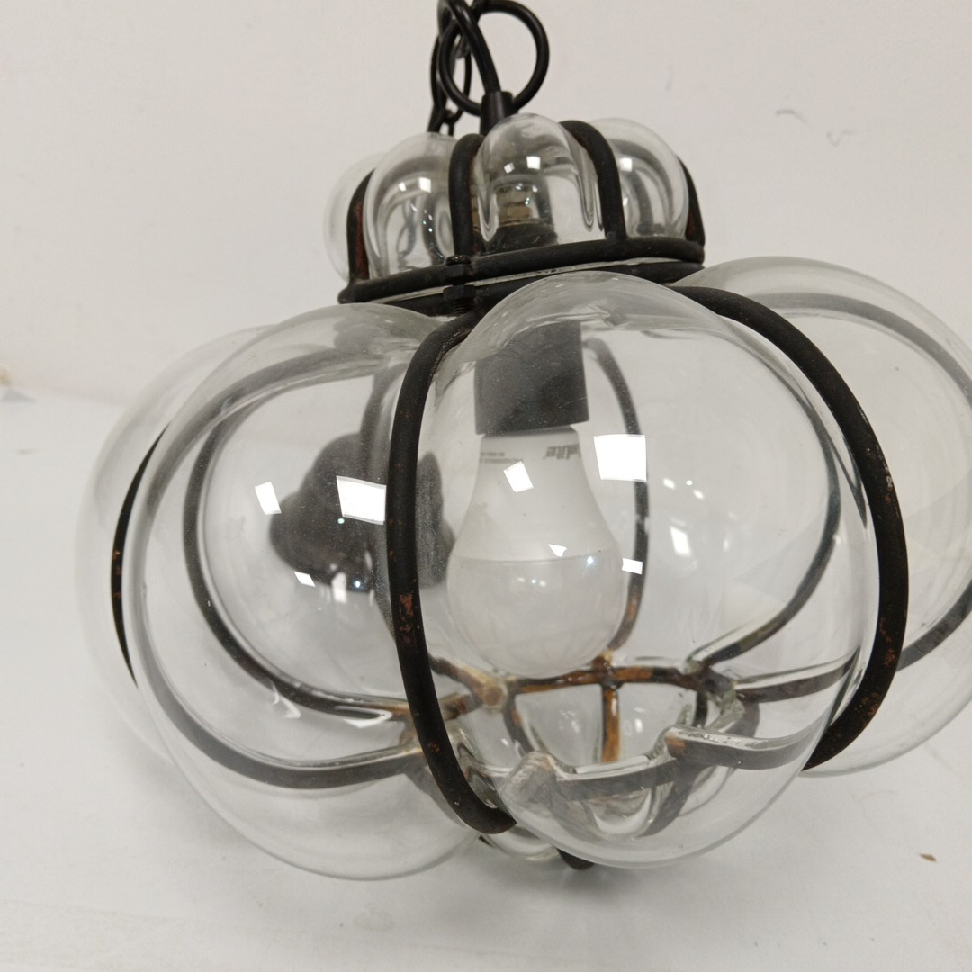 Voir photo 3 de Lustre en verre transparent bombé armature métallique Lustre en verre transparent bombé armature métallique Très bon état reconditionné photo 3