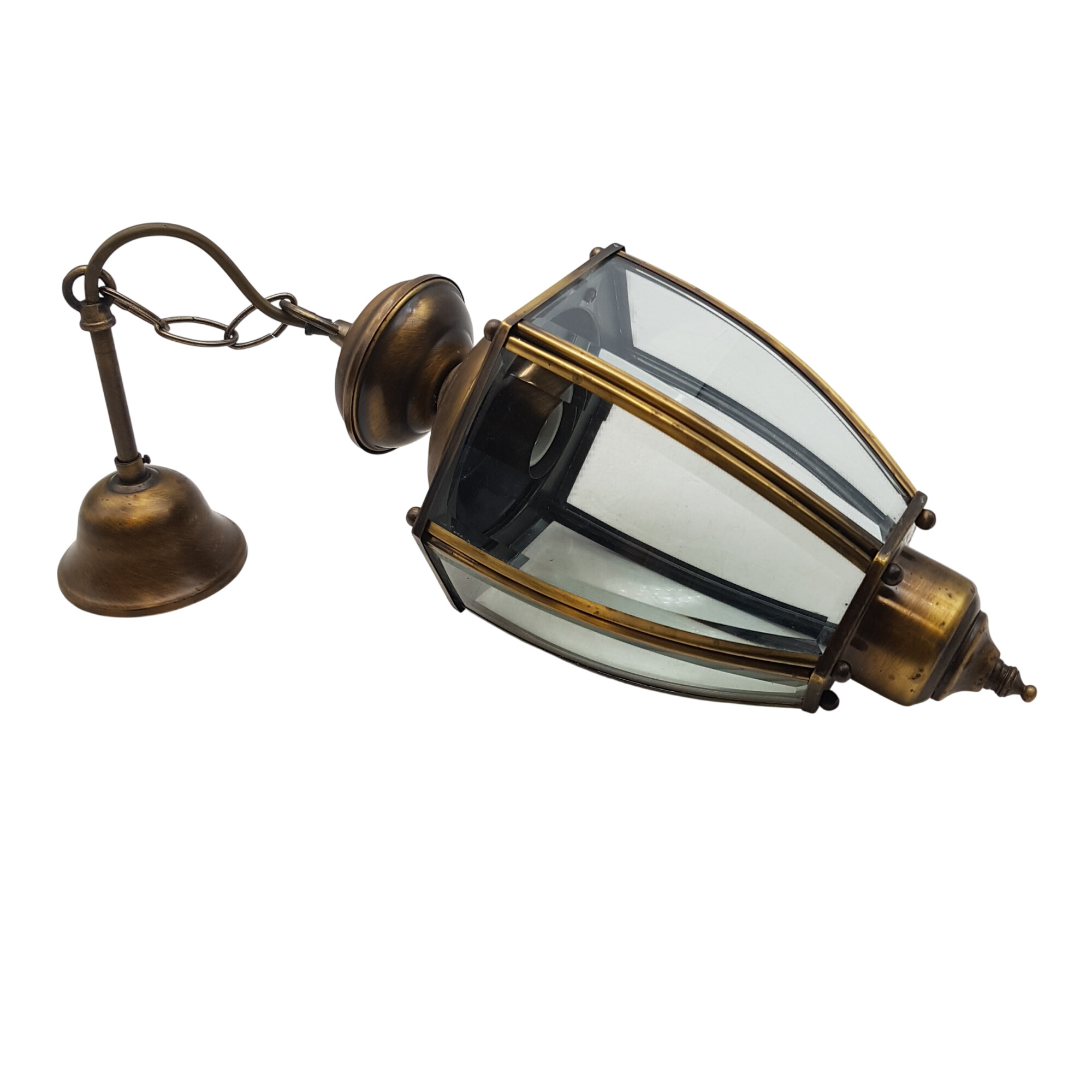 Lustre métal très élégant patiné effet vieilli Bon état - 30,00 € Lustre métal très élégant patiné effet vieilli Bon état reconditionné disponible sur Label Emmaüs