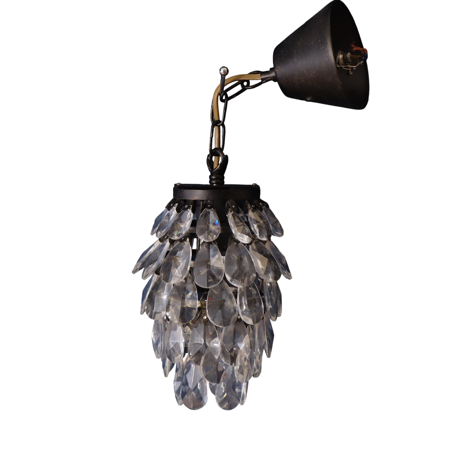 Acheter Lustre style pampilles vintage Bon état - 39,00 € Lustre style pampilles vintage Bon état reconditionné disponible sur Label Emmaüs