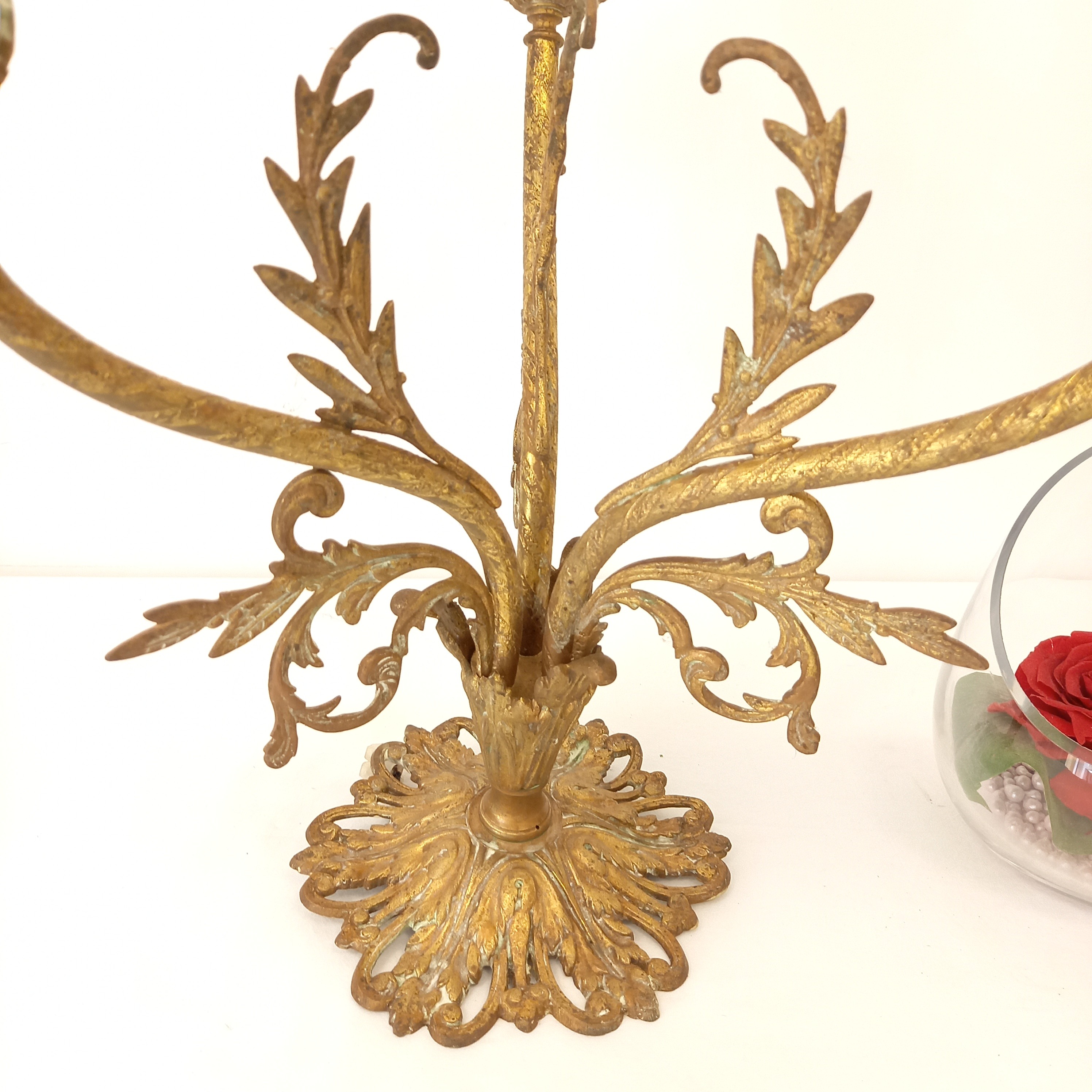 Voir photo 4 de Lustre tulipe verre dépoli Blanc et rose vintage 3 branches à retirer sur place dans le magazin Lustre tulipe verre dépoli Blanc et rose vintage 3 branches à retirer sur place dans le magazin Bon état reconditionné photo 4