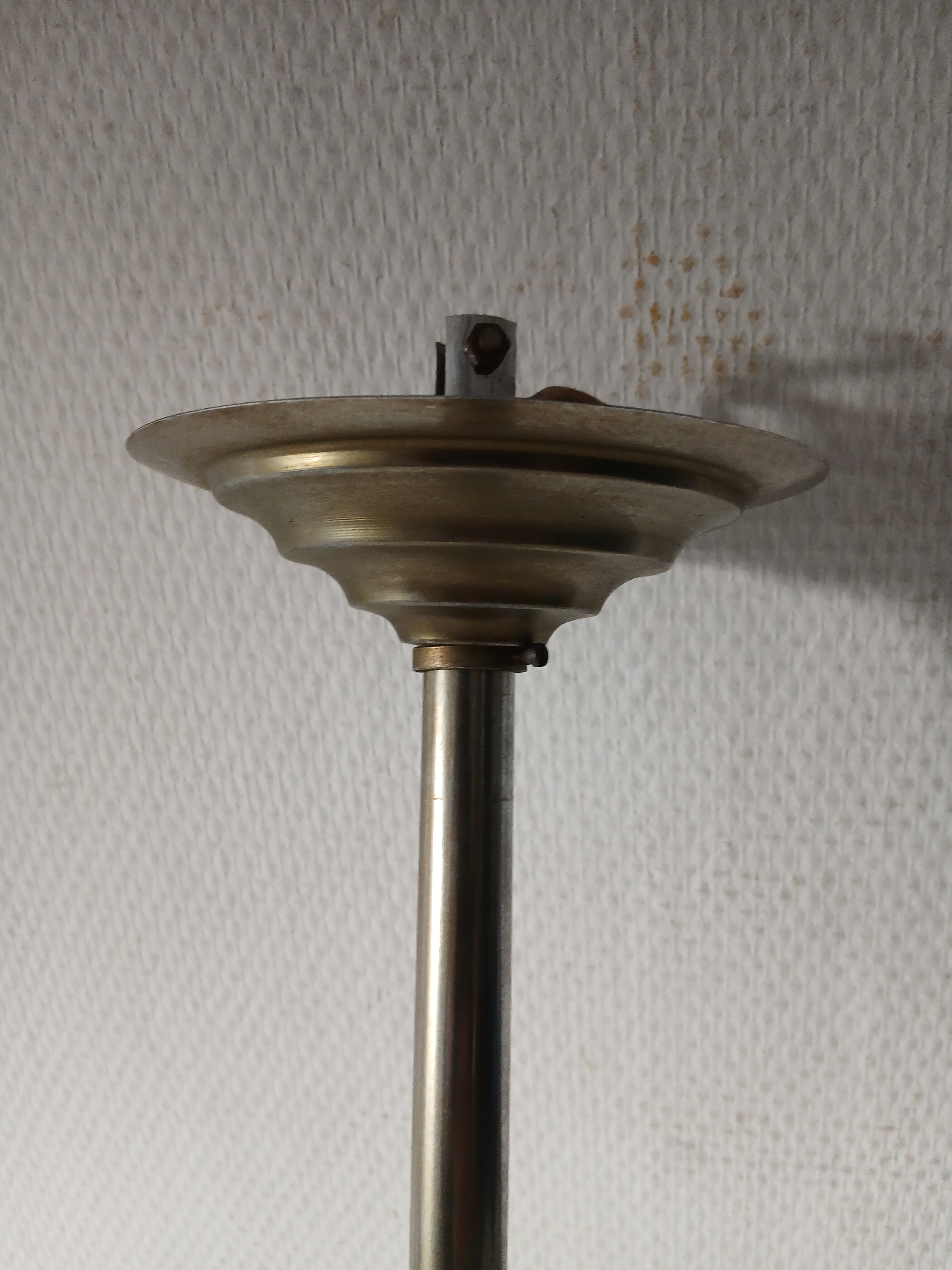 Voir photo 4 de Lustre vintage en verre opalescent. ( hauteur totale 50cm) Lustre vintage en verre opalescent. ( hauteur totale 50cm) Bon état reconditionné photo 4