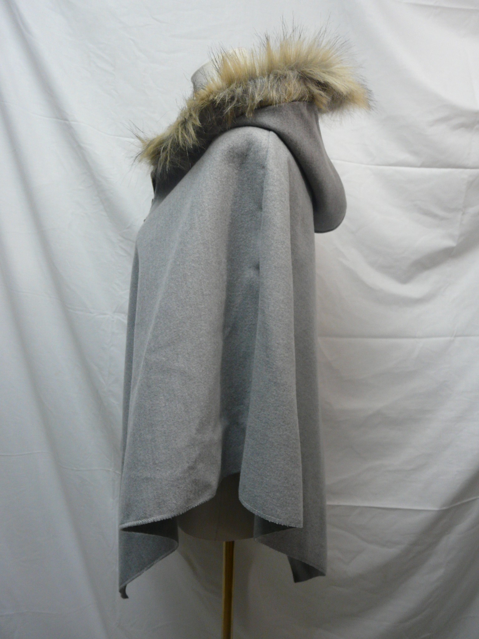 Voir photo 5 de M148 - Poncho à capuche - Ambra - Taille M M148 - Poncho à capuche - Ambra - Taille M Parfait état reconditionné photo 5
