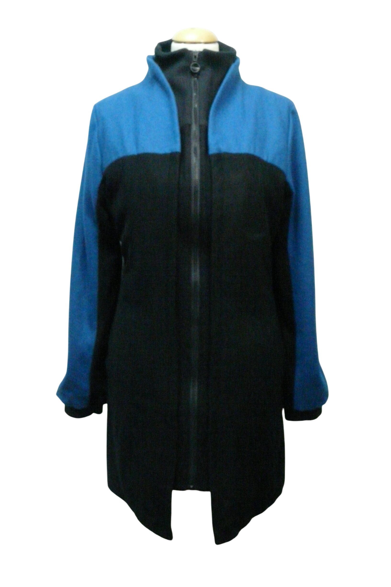 M76 - Manteau long - Skunkfunk - Taille L Bon état - 25,00 € M76 - Manteau long - Skunkfunk - Taille L Bon état reconditionné disponible sur Label Emmaüs