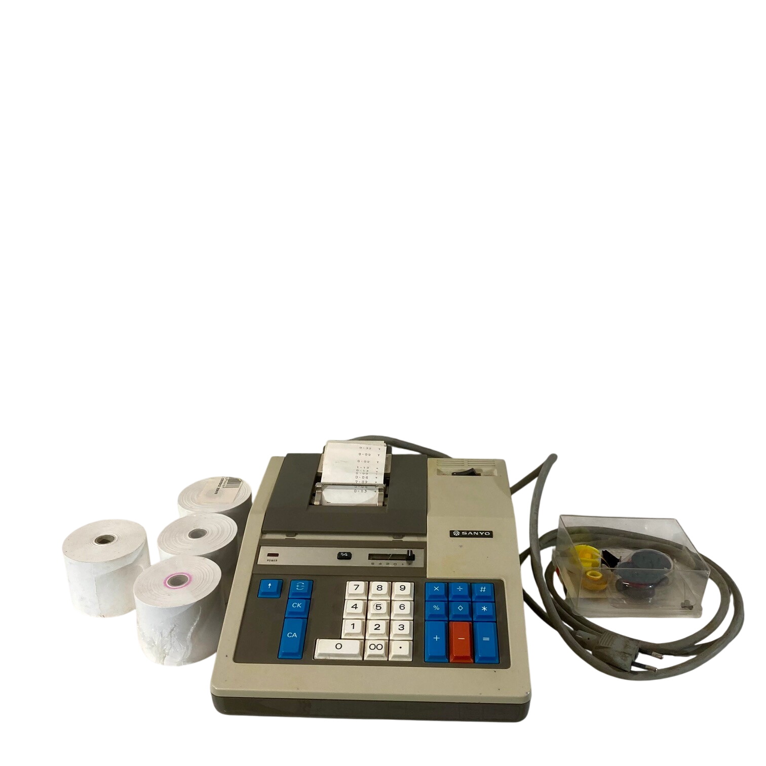 Acheter Machine à calculer SANOY avec accessoires Bon état - 17,50 € Machine à calculer SANOY avec accessoires Bon état reconditionné disponible sur Label Emmaüs