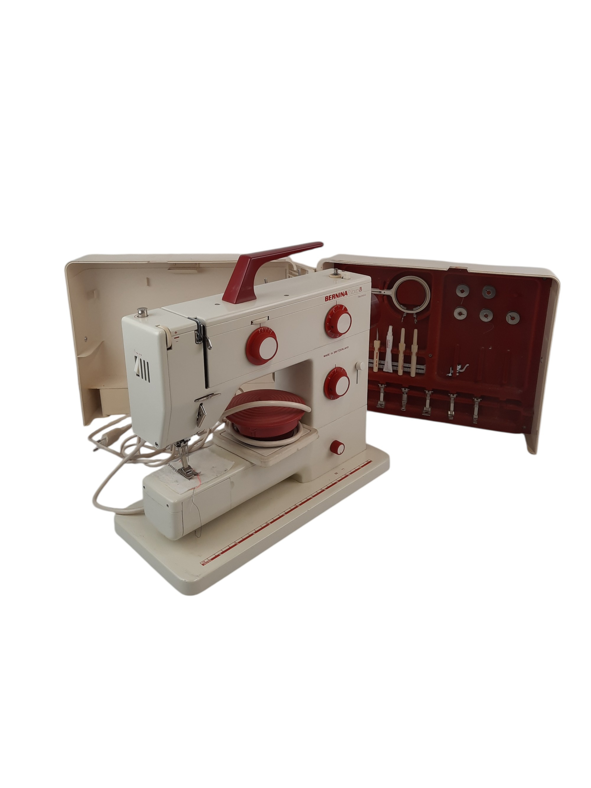 Voir photo 2 de Machine à coudre Bernina + accessoires Machine à coudre Bernina + accessoires Bon état reconditionné photo 2