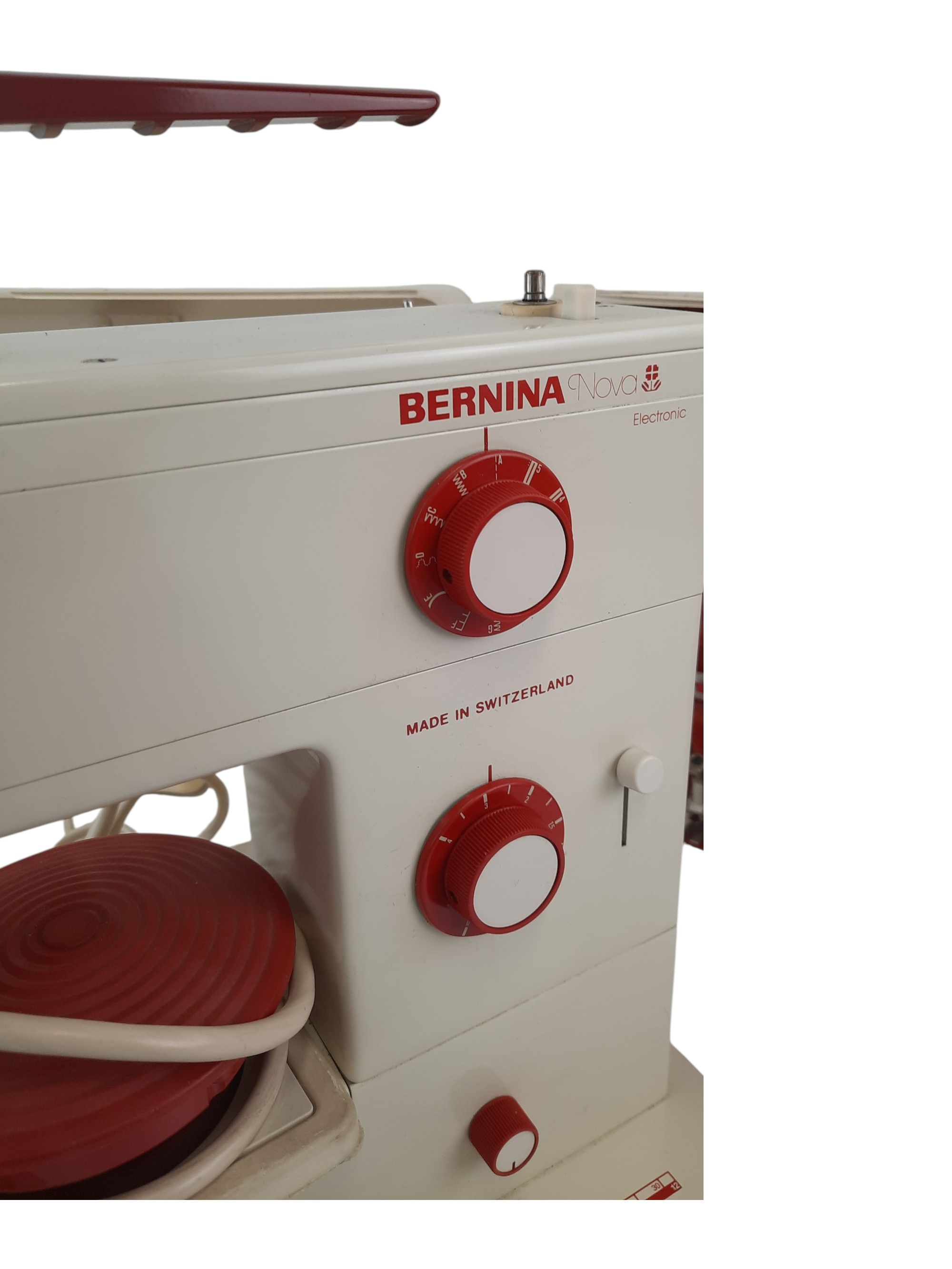 Voir photo 4 de Machine à coudre Bernina + accessoires Machine à coudre Bernina + accessoires Bon état reconditionné photo 4