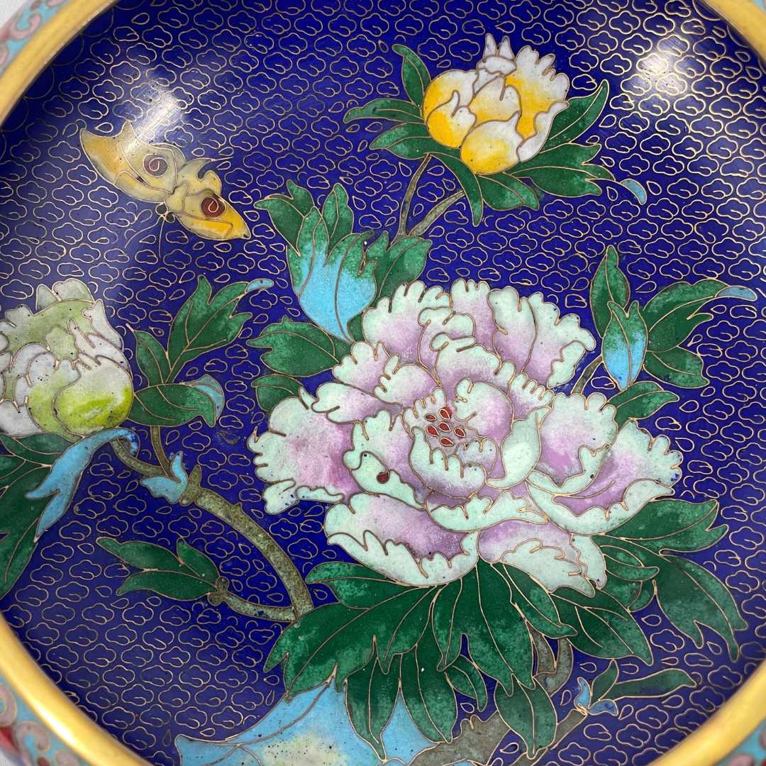 Voir photo 4 de Magnifique Bol en Émail Cloisonné – Décor Pivoines et Papillons Magnifique Bol en Émail Cloisonné – Décor Pivoines et Papillons Très bon état reconditionné photo 4