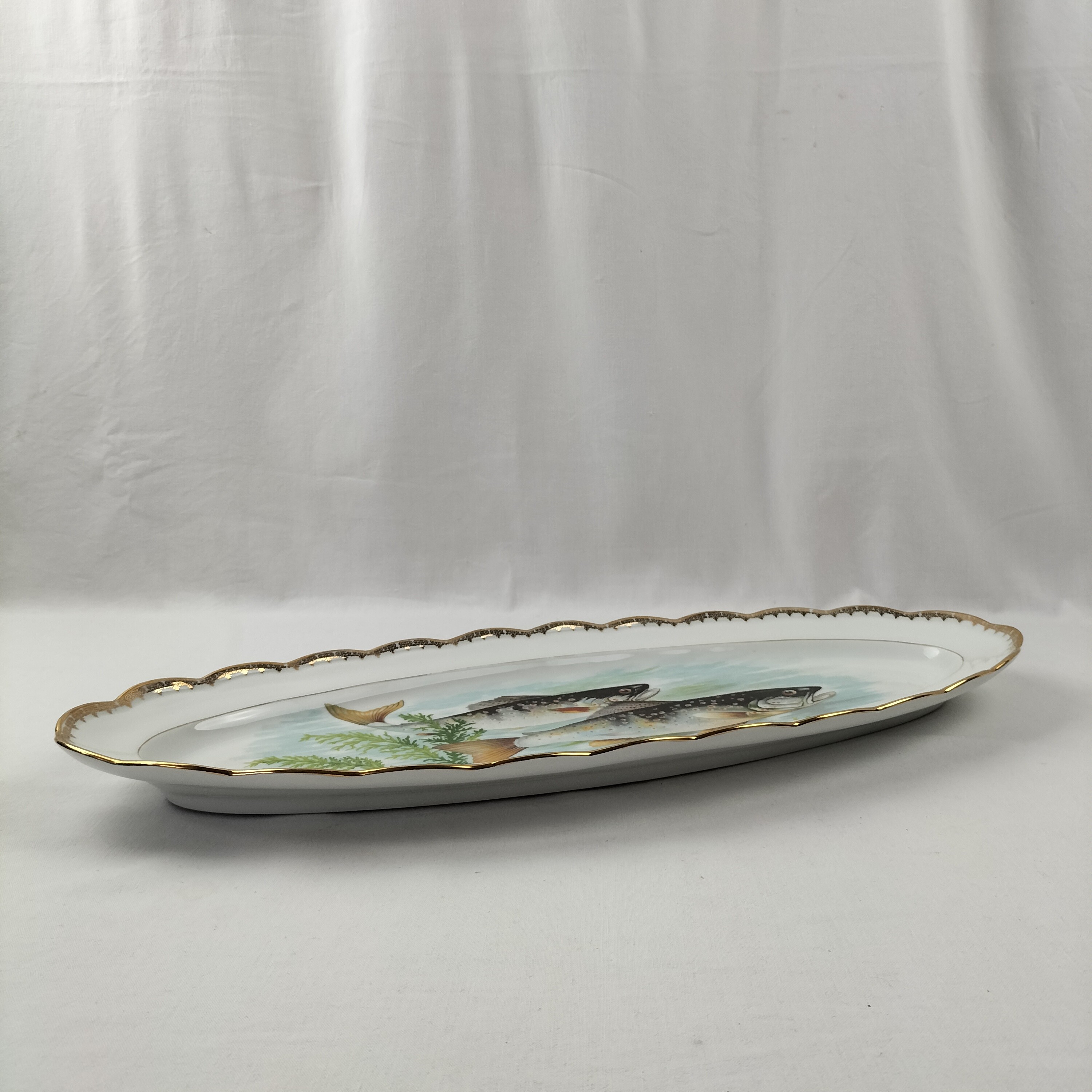 Voir photo 3 de Magnifique grand plat de service ovale "Poisson" en porcelaine lourde "Pommer Dureil" l'Etoile Porcelaine Magnifique grand plat de service ovale "Poisson" en porcelaine lourde "Pommer Dureil" l'Etoile Porcelaine Bon état reconditionné photo 3