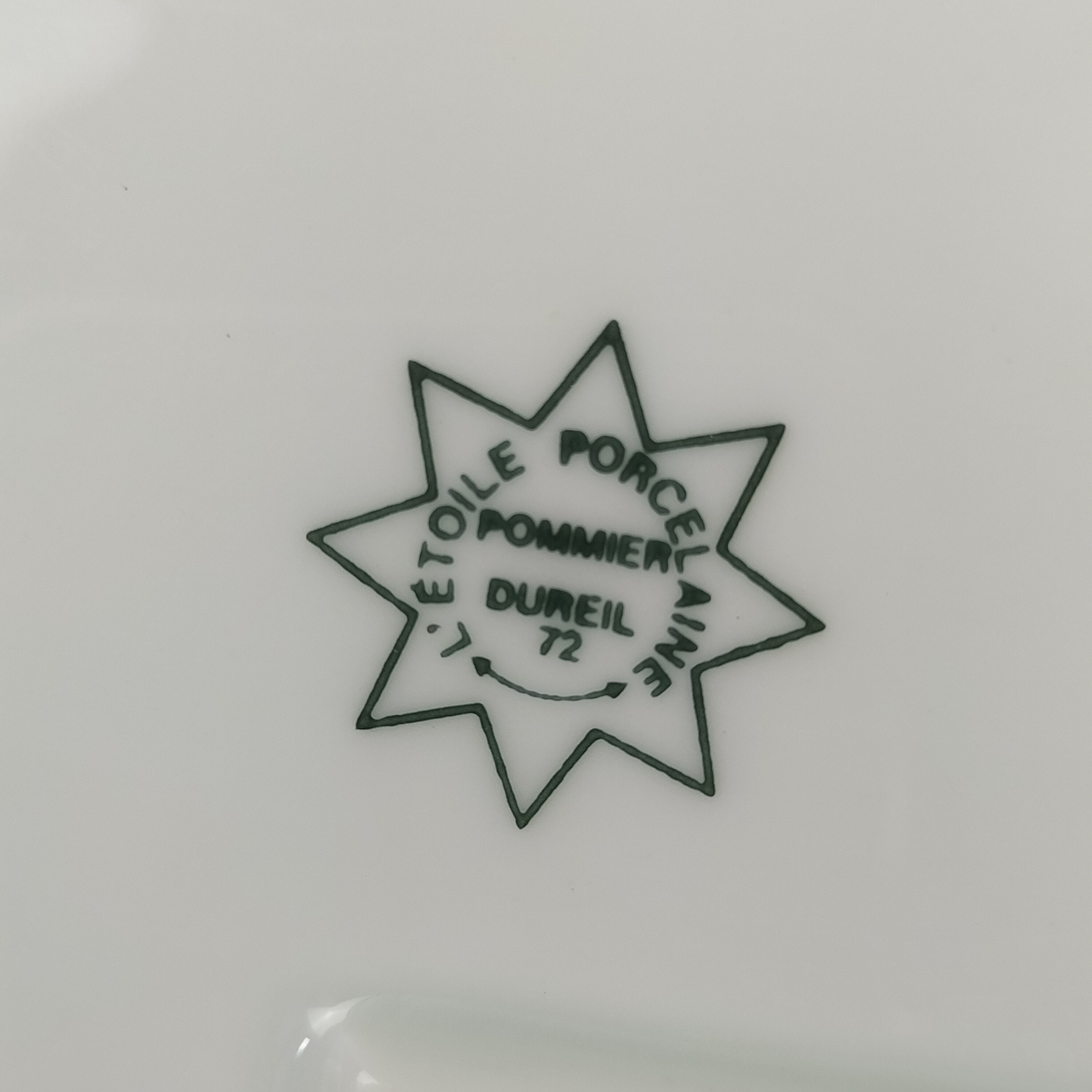 Voir photo 6 de Magnifique grand plat de service ovale "Poisson" en porcelaine lourde "Pommer Dureil" l'Etoile Porcelaine Magnifique grand plat de service ovale "Poisson" en porcelaine lourde "Pommer Dureil" l'Etoile Porcelaine Bon état reconditionné photo 6