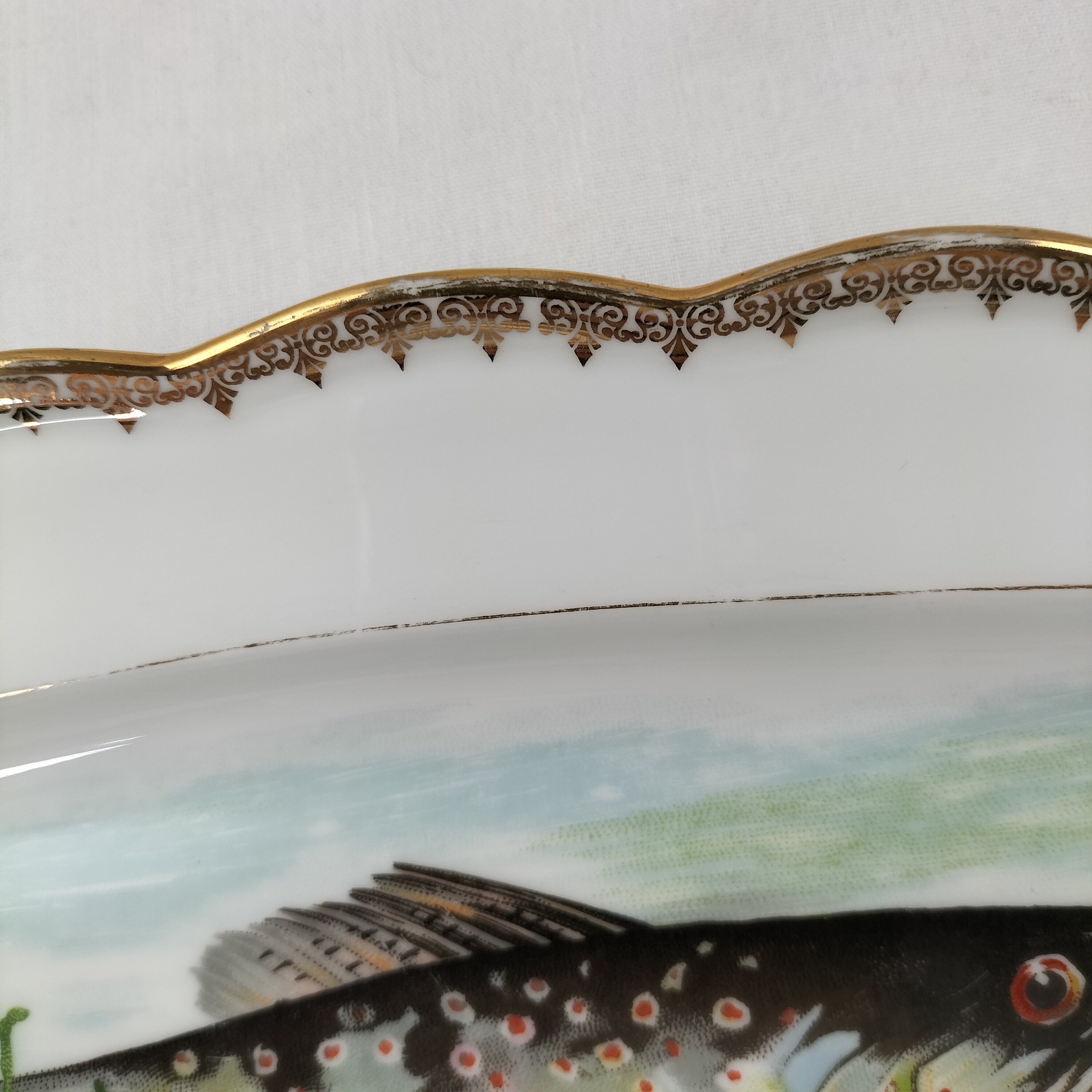 Voir photo 8 de Magnifique grand plat de service ovale "Poisson" en porcelaine lourde "Pommer Dureil" l'Etoile Porcelaine Magnifique grand plat de service ovale "Poisson" en porcelaine lourde "Pommer Dureil" l'Etoile Porcelaine Bon état reconditionné photo 8