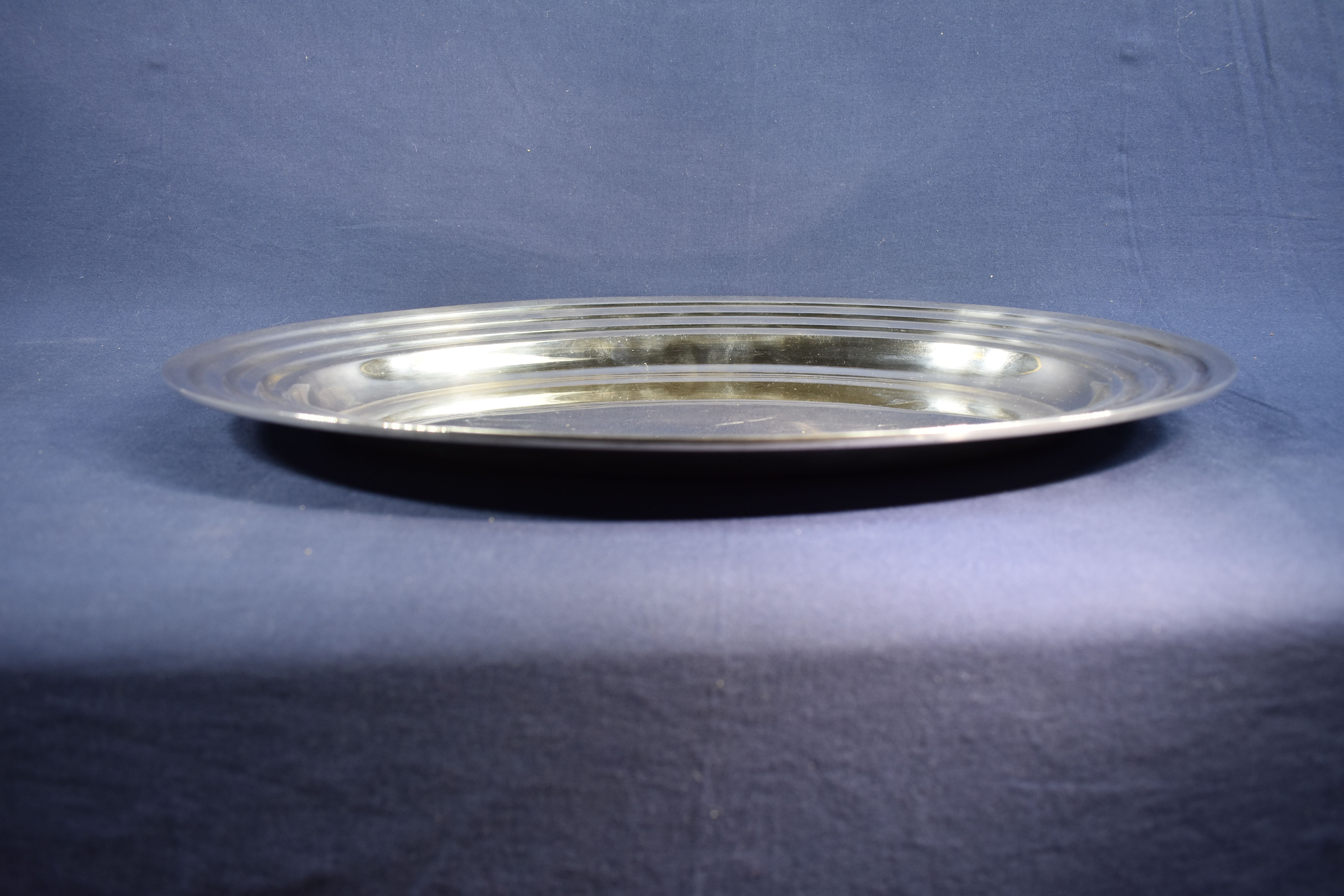 Voir photo 3 de Magnifique plat "ART DECO " ovale ( 40.5 X 28 cm ) en métal argenté Christophe. Magnifique plat "ART DECO " ovale ( 40.5 X 28 cm ) en métal argenté Christophe. Bon état reconditionné photo 3