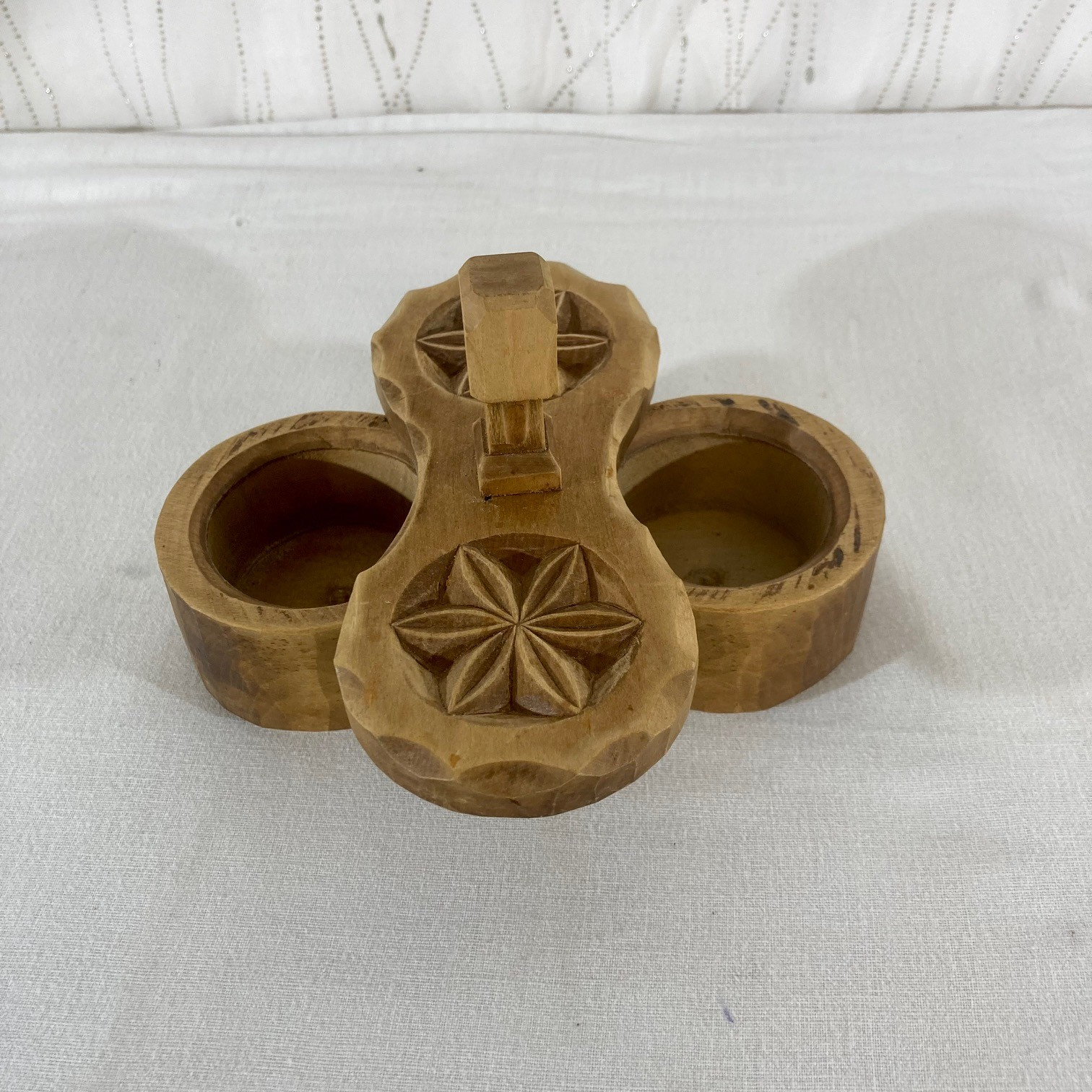 Voir photo 4 de Magnifique salière et poivrière en bois Magnifique salière et poivrière en bois Très bon état reconditionné photo 4