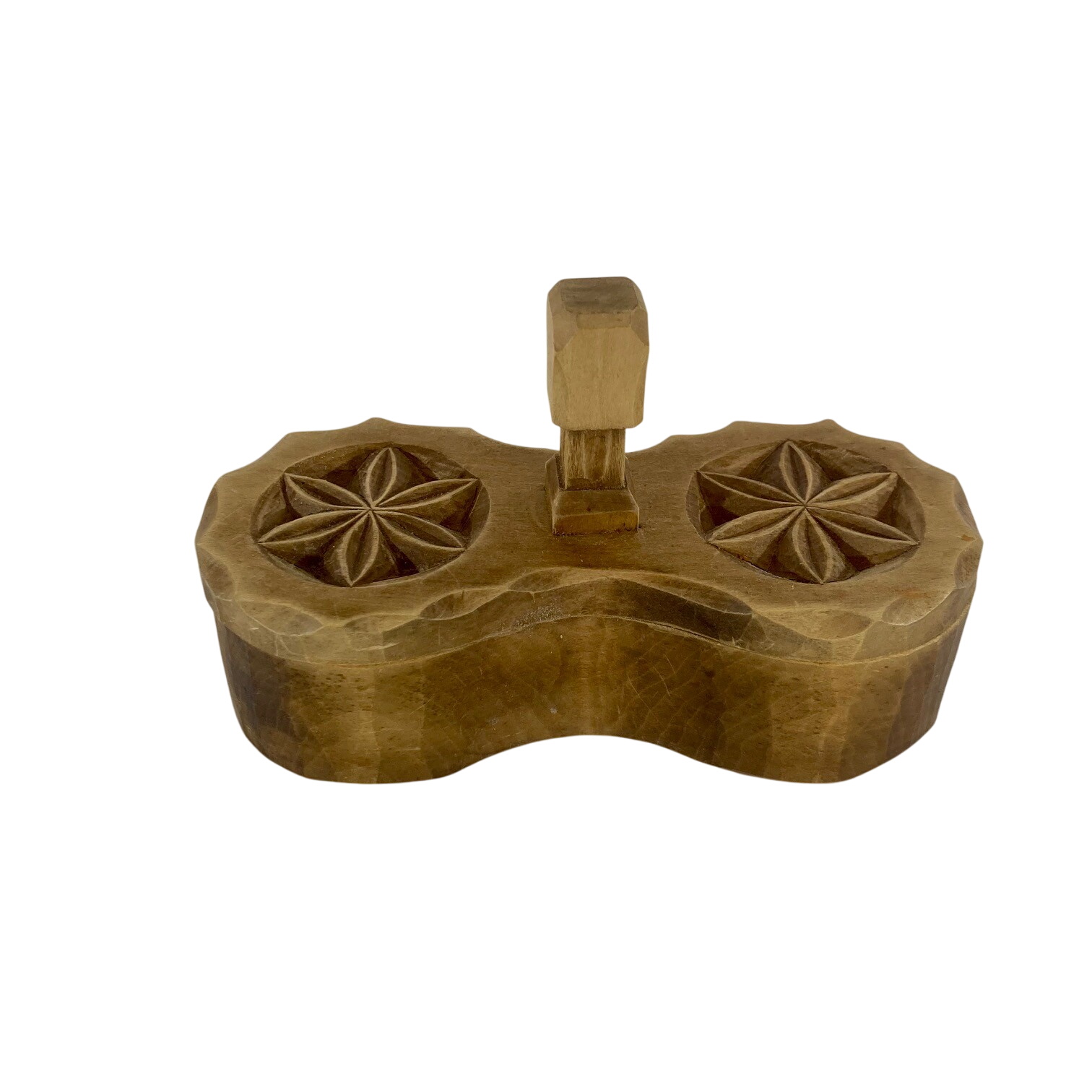 Magnifique salière et poivrière en bois Très bon état - 12,00 € Magnifique salière et poivrière en bois Très bon état reconditionné disponible sur Label Emmaüs