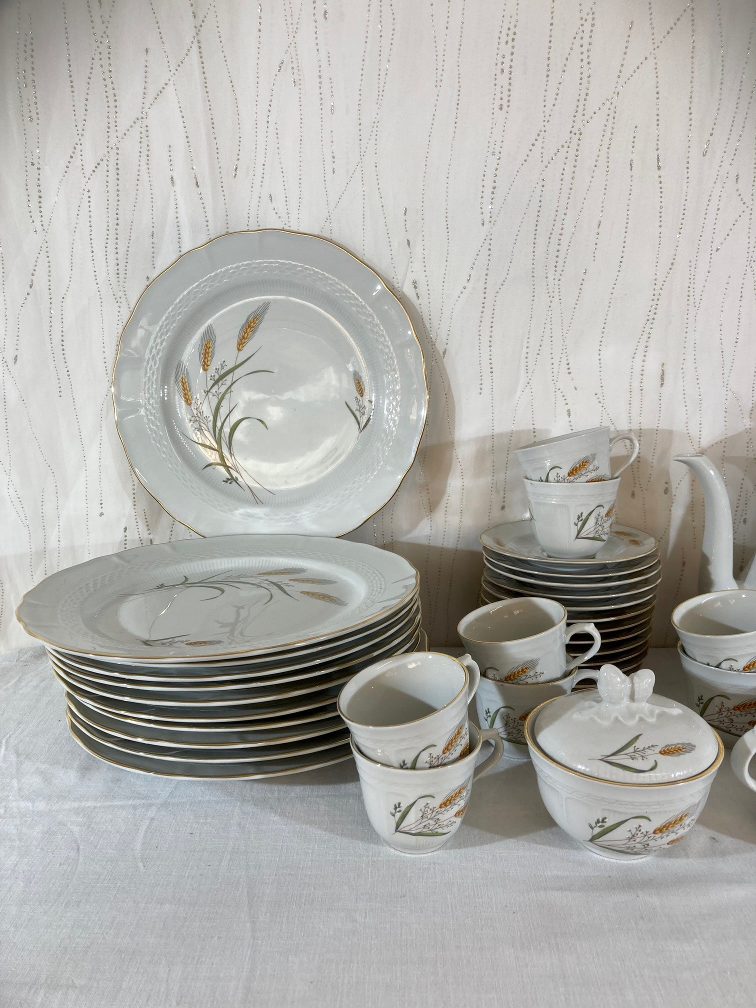 Voir photo 3 de Magnifique service en porcelaine Royal 27 pièces Magnifique service en porcelaine Royal 27 pièces reconditionné photo 3